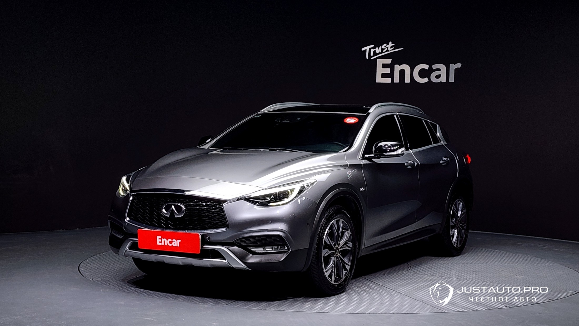 Автомобиль Infiniti QX30