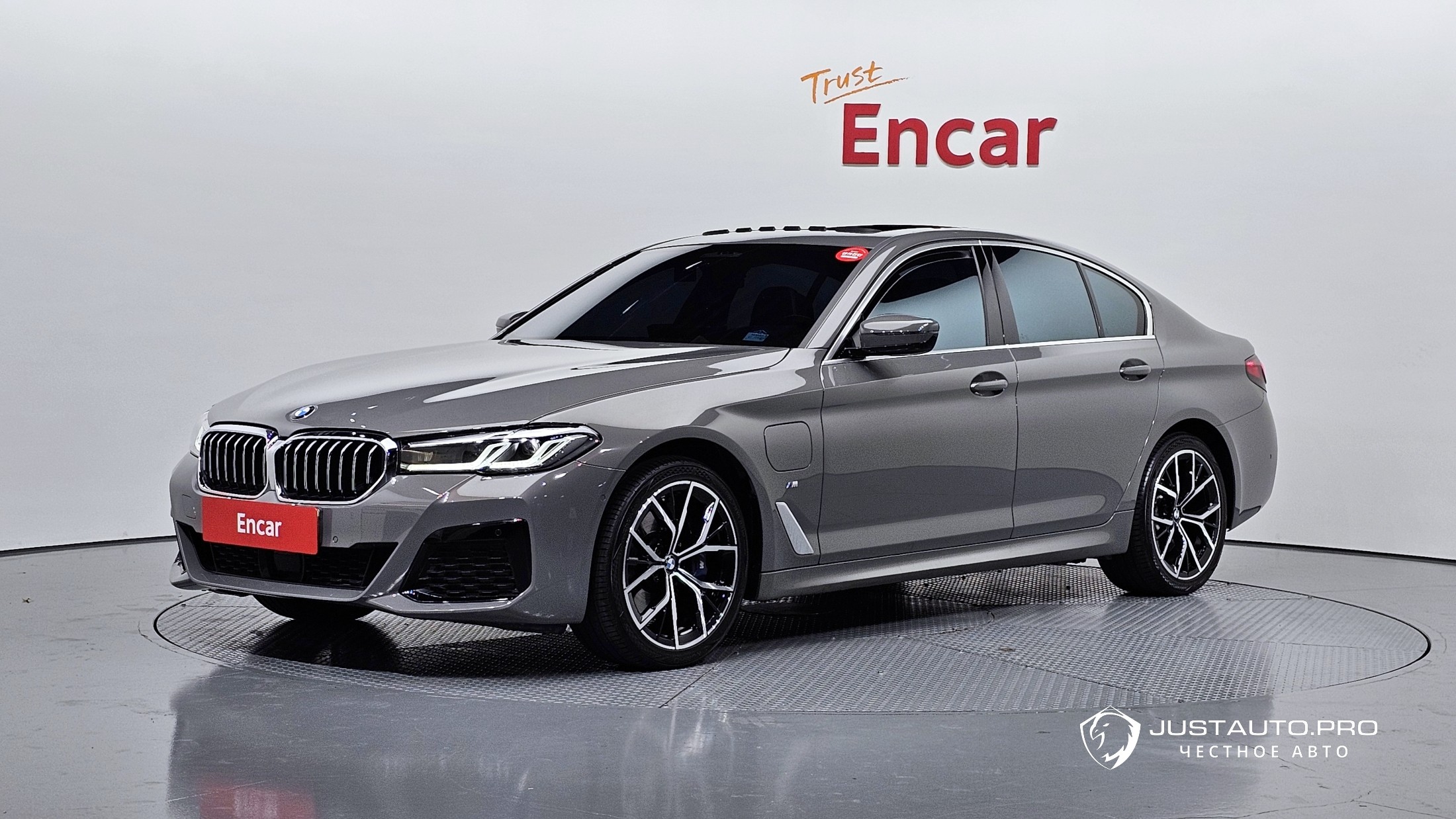 Автомобиль BMW 5-Series