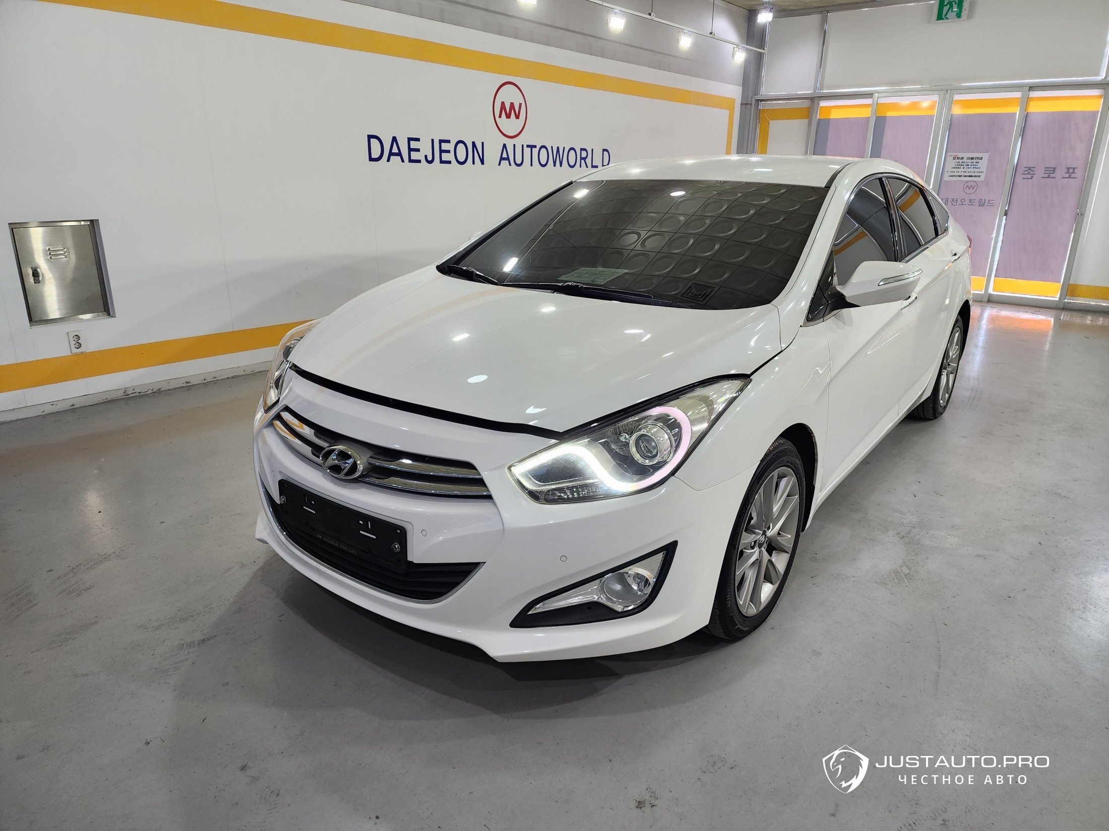 Автомобиль Hyundai i40