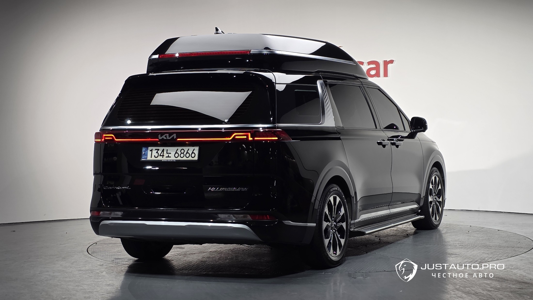 Автомобиль Kia Canival