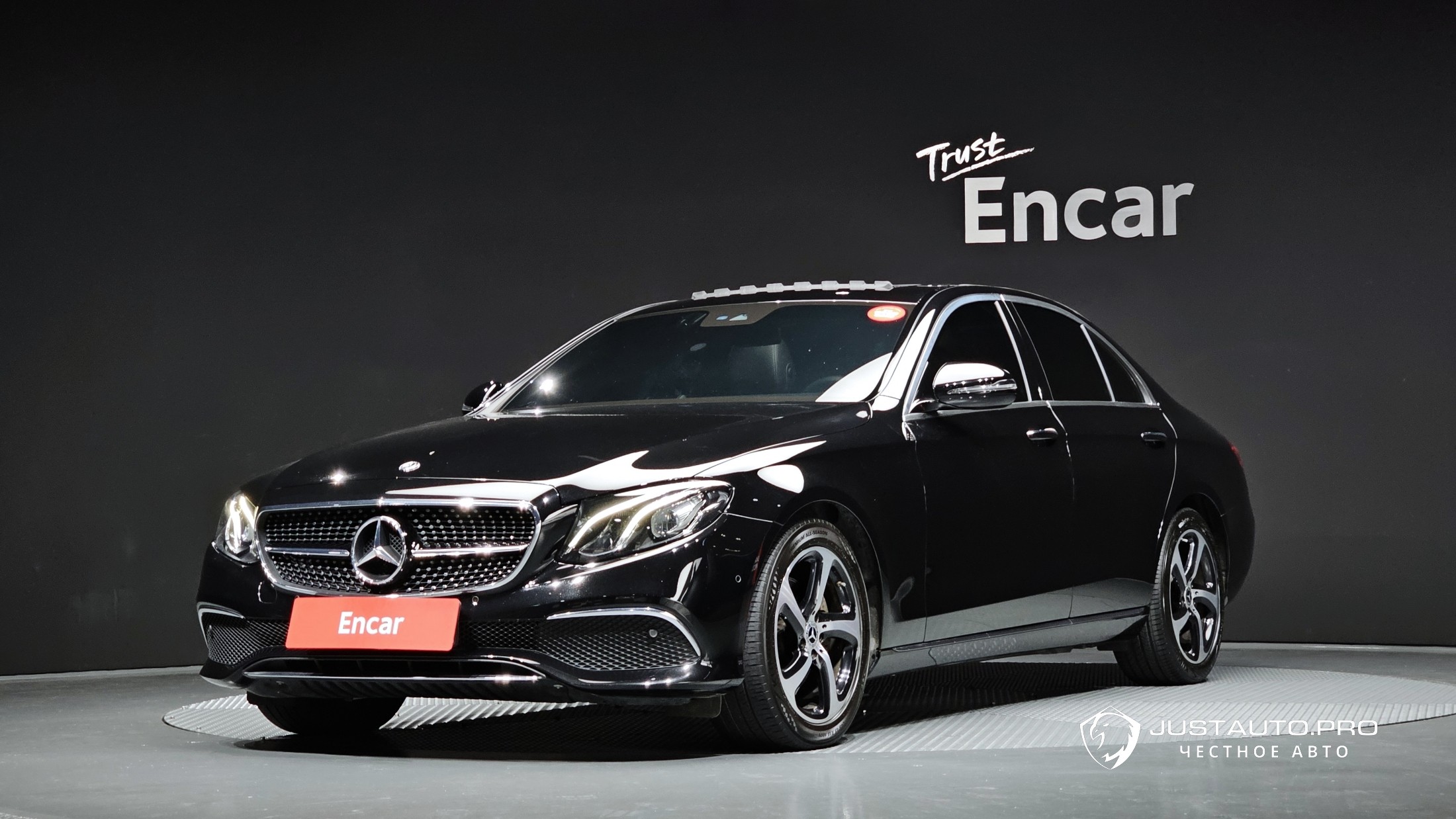 Автомобиль Mercedes-Benz E-Class