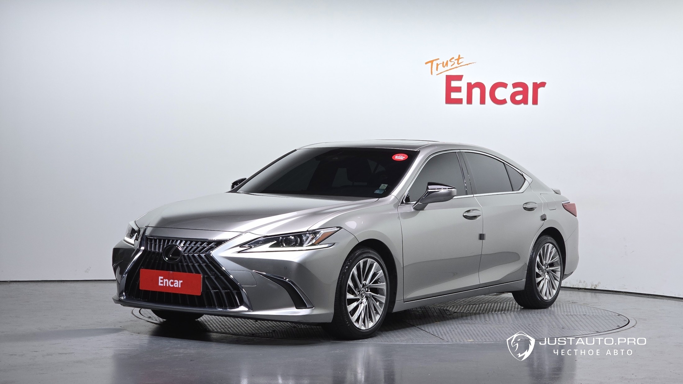 Автомобиль Lexus ES