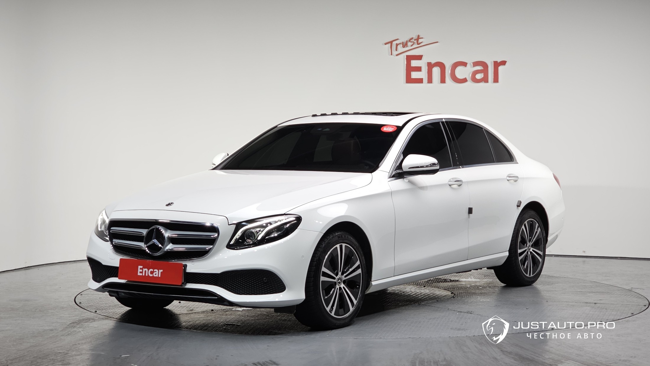 Автомобиль Mercedes-Benz E-Class