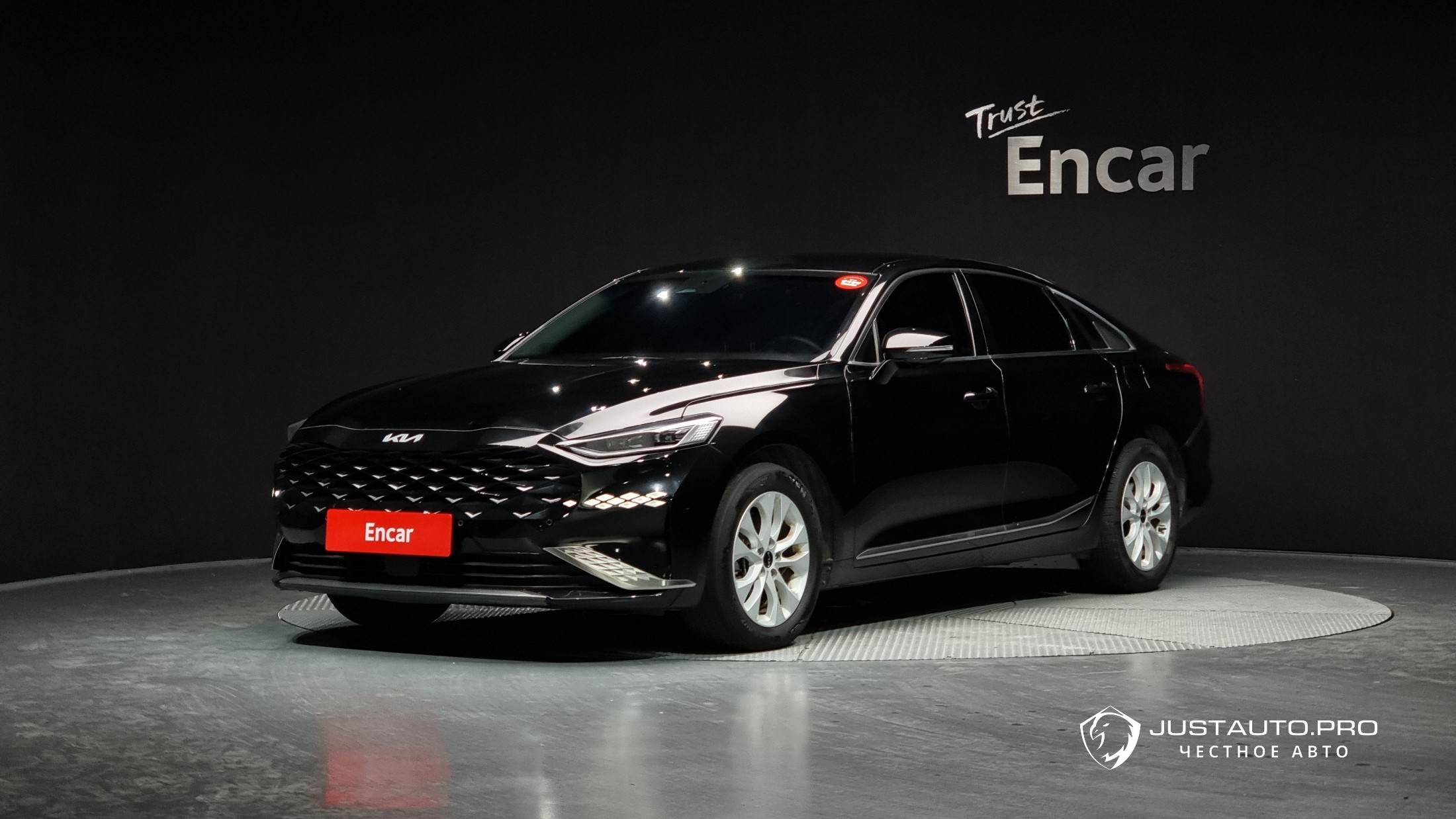 Автомобиль Kia K8