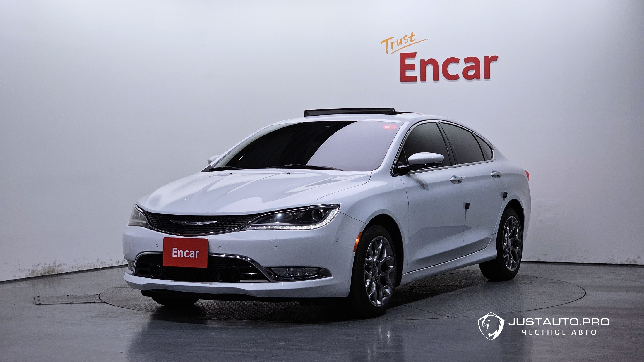 Автомобиль Chrysler 200