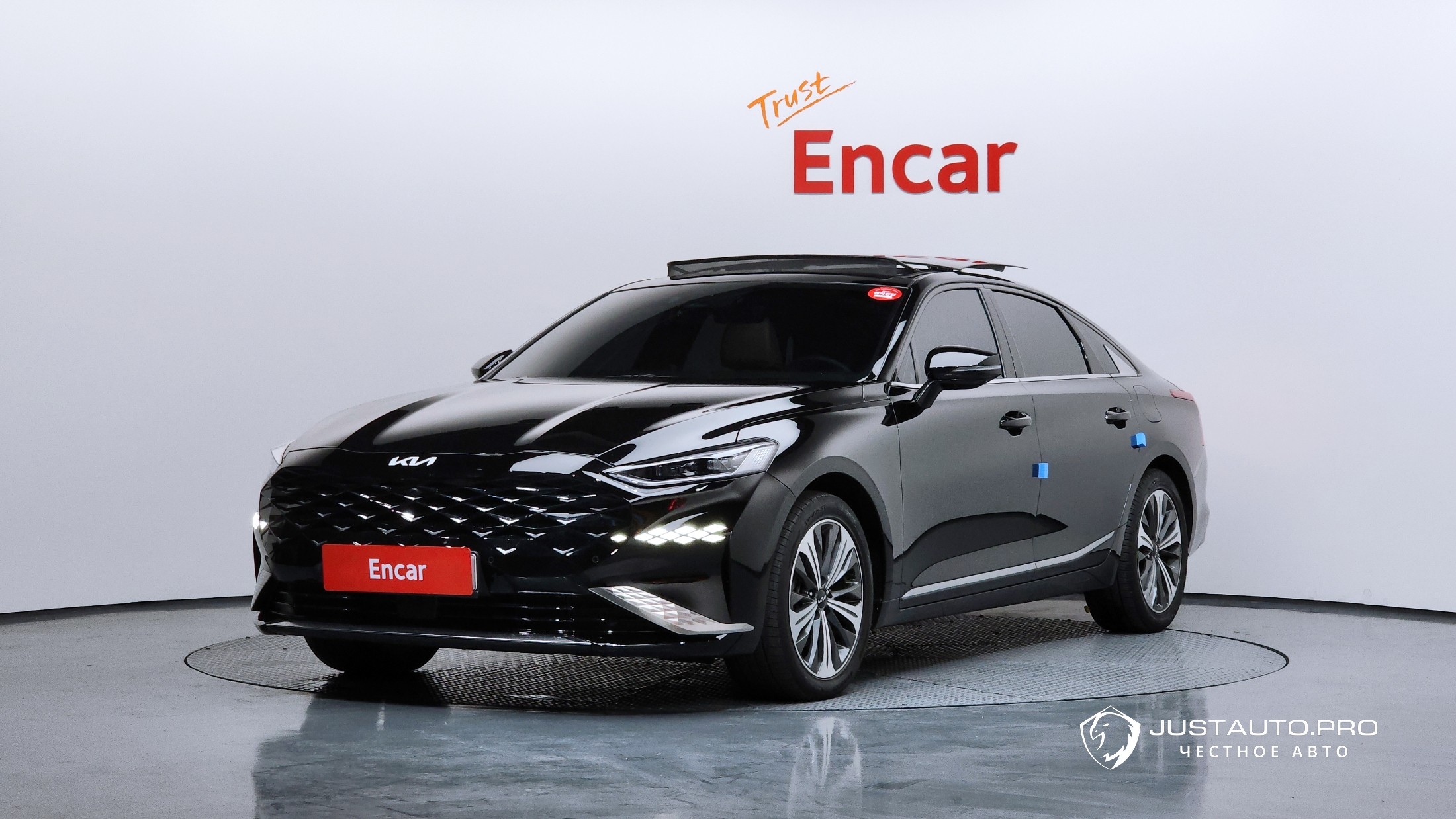 Автомобиль Kia K8