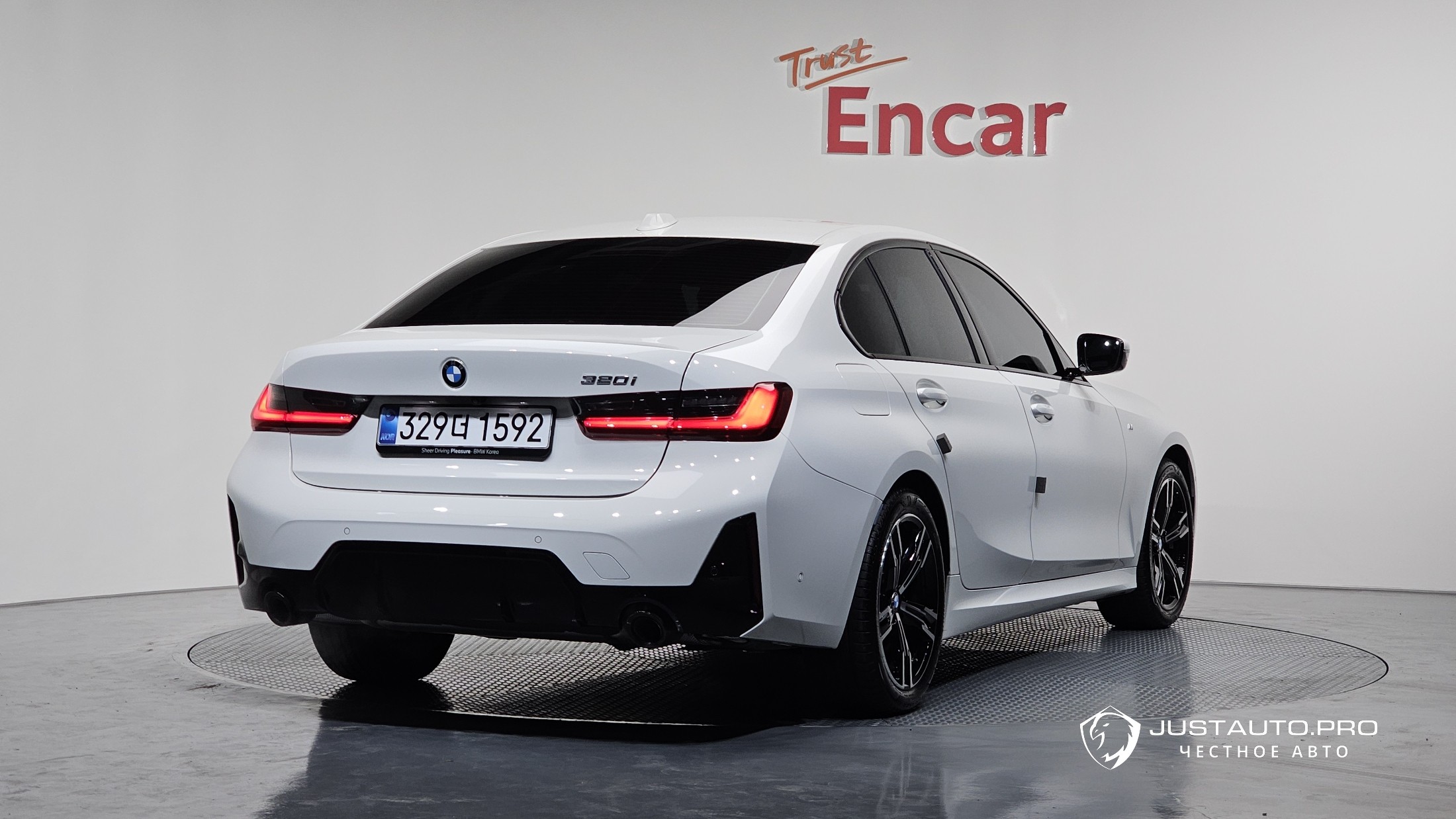 Автомобиль BMW 3-Series