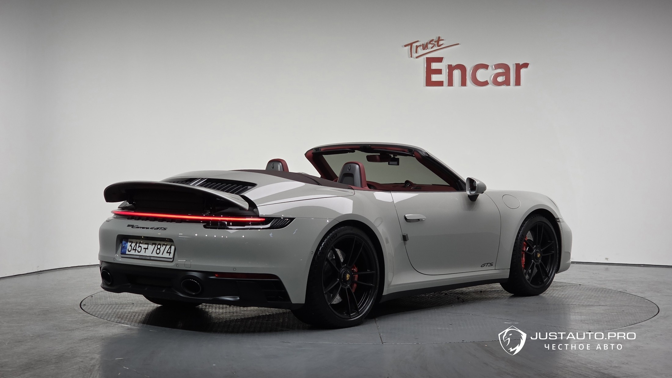 Автомобиль Porsche 911