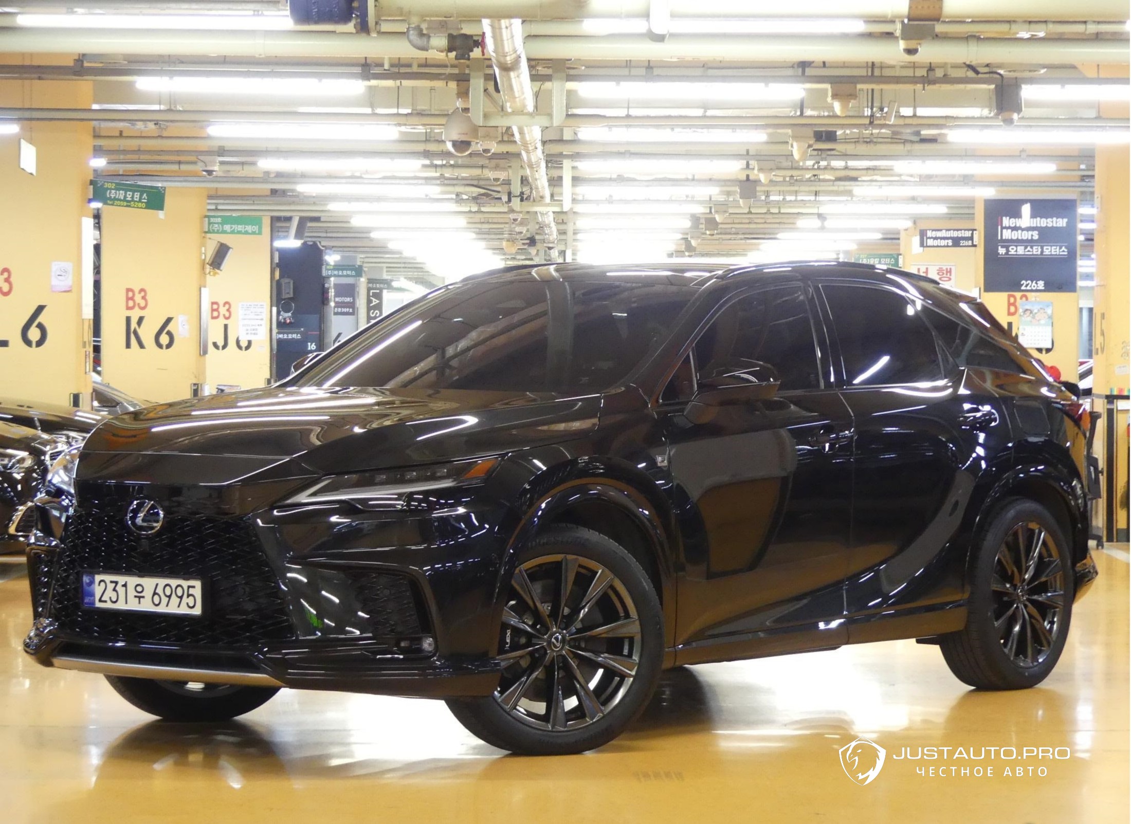 Автомобиль Lexus RX