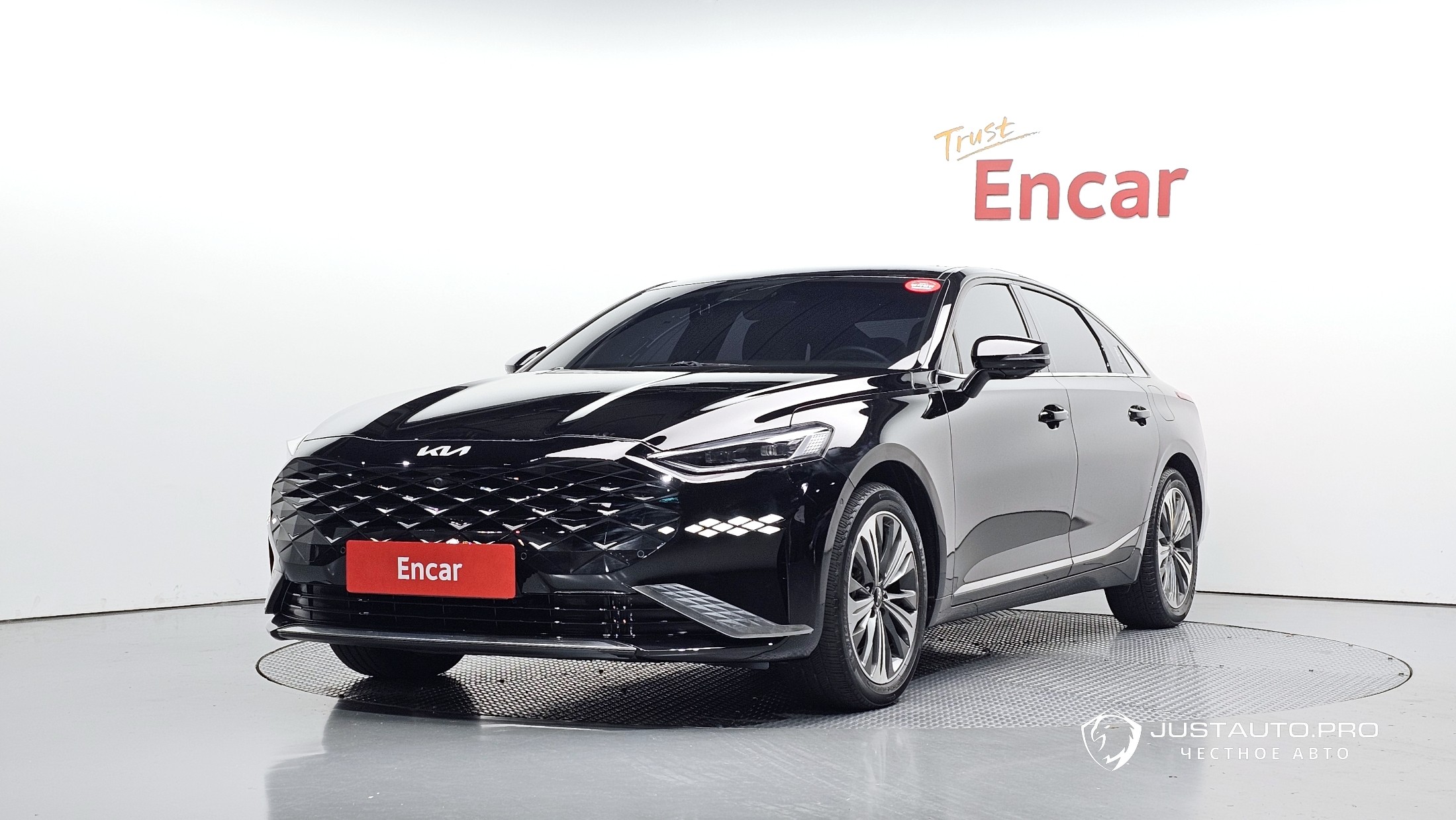 Автомобиль Kia K8