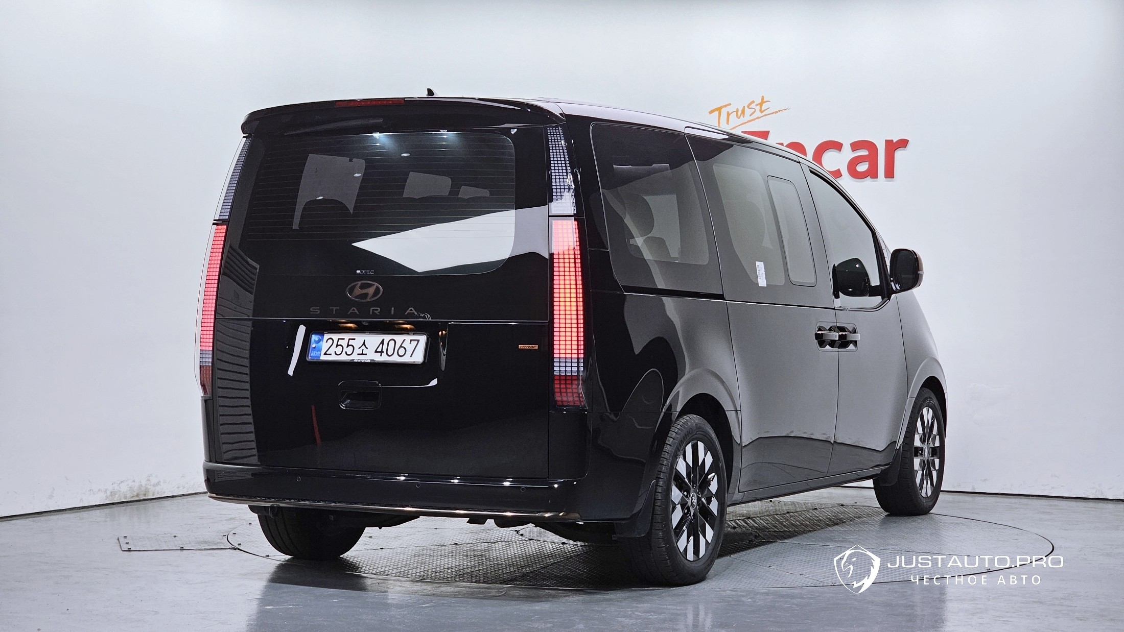 Автомобиль Hyundai Staria