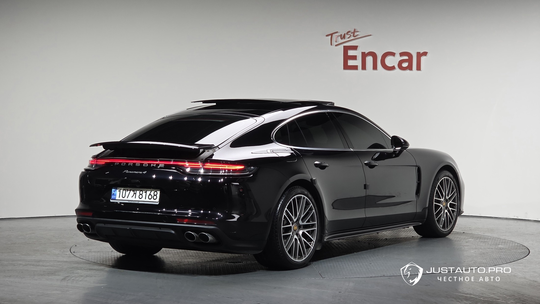 Автомобиль Porsche Panamera