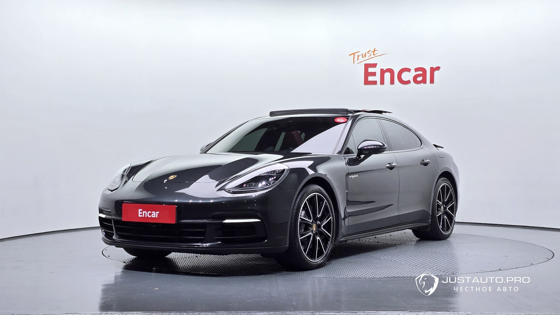 Автомобиль Porsche Panamera