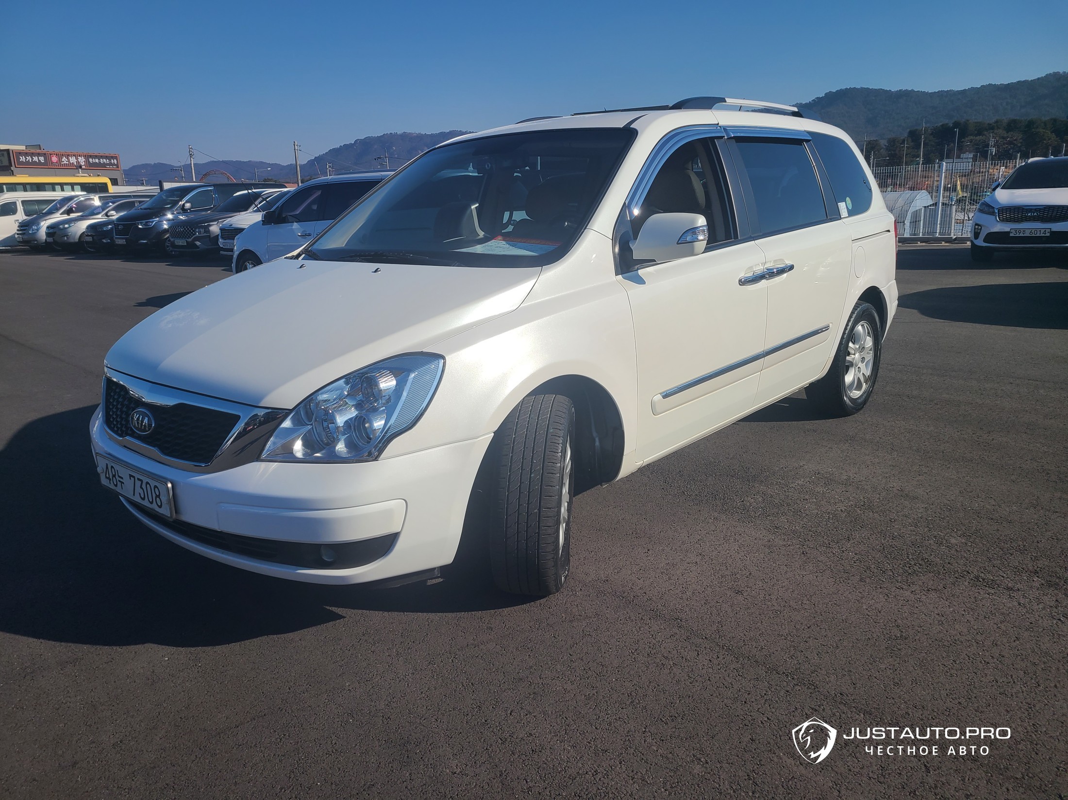 Автомобиль Kia Canival