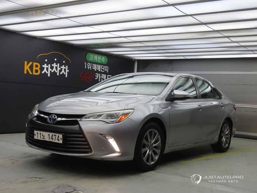 Автомобиль Toyota Camry