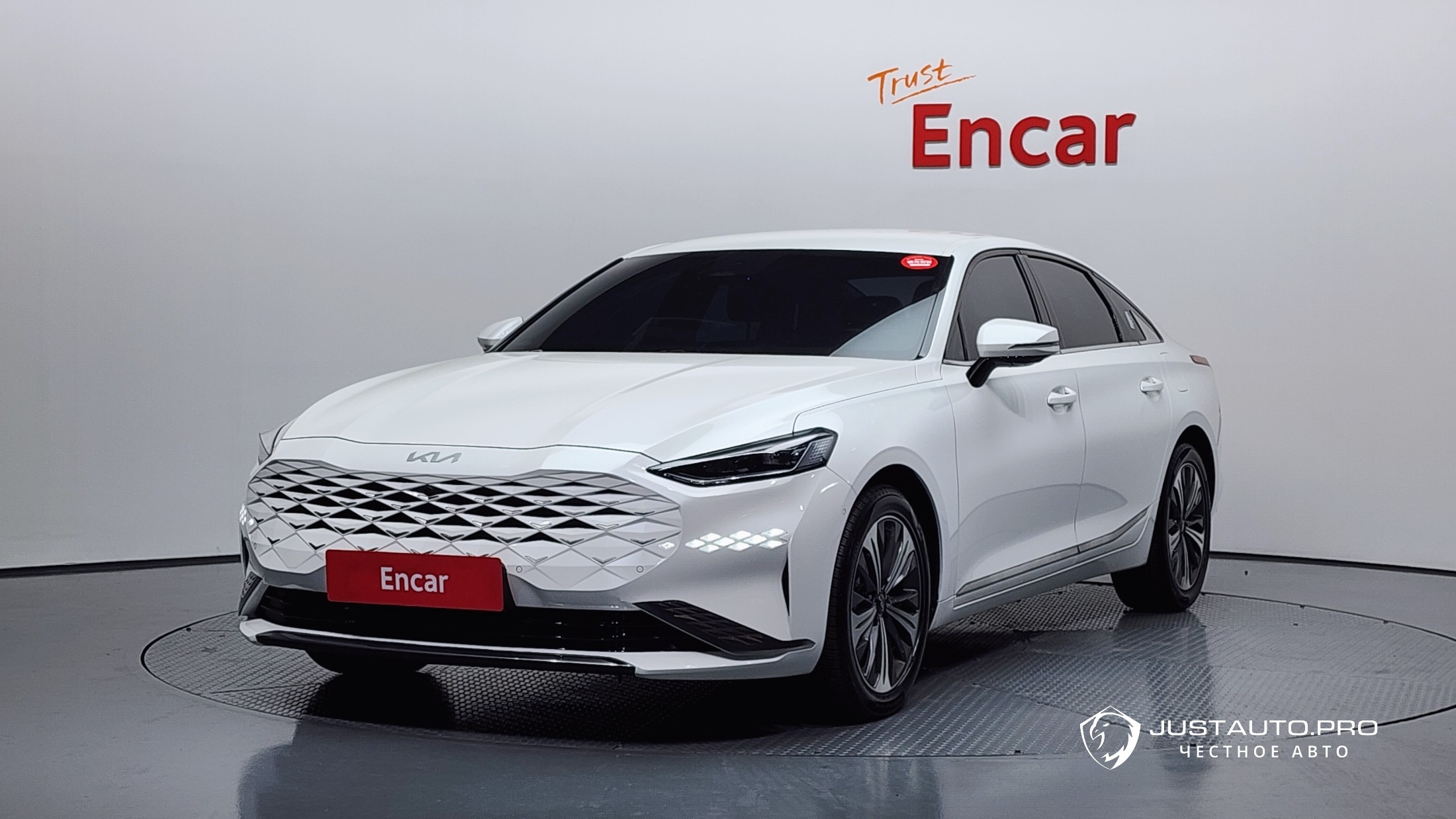 Автомобиль Kia K8