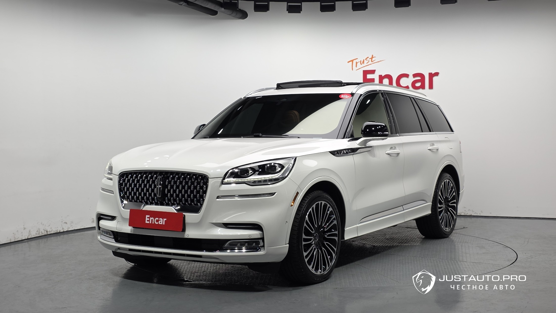 Автомобиль Lincoln Aviator