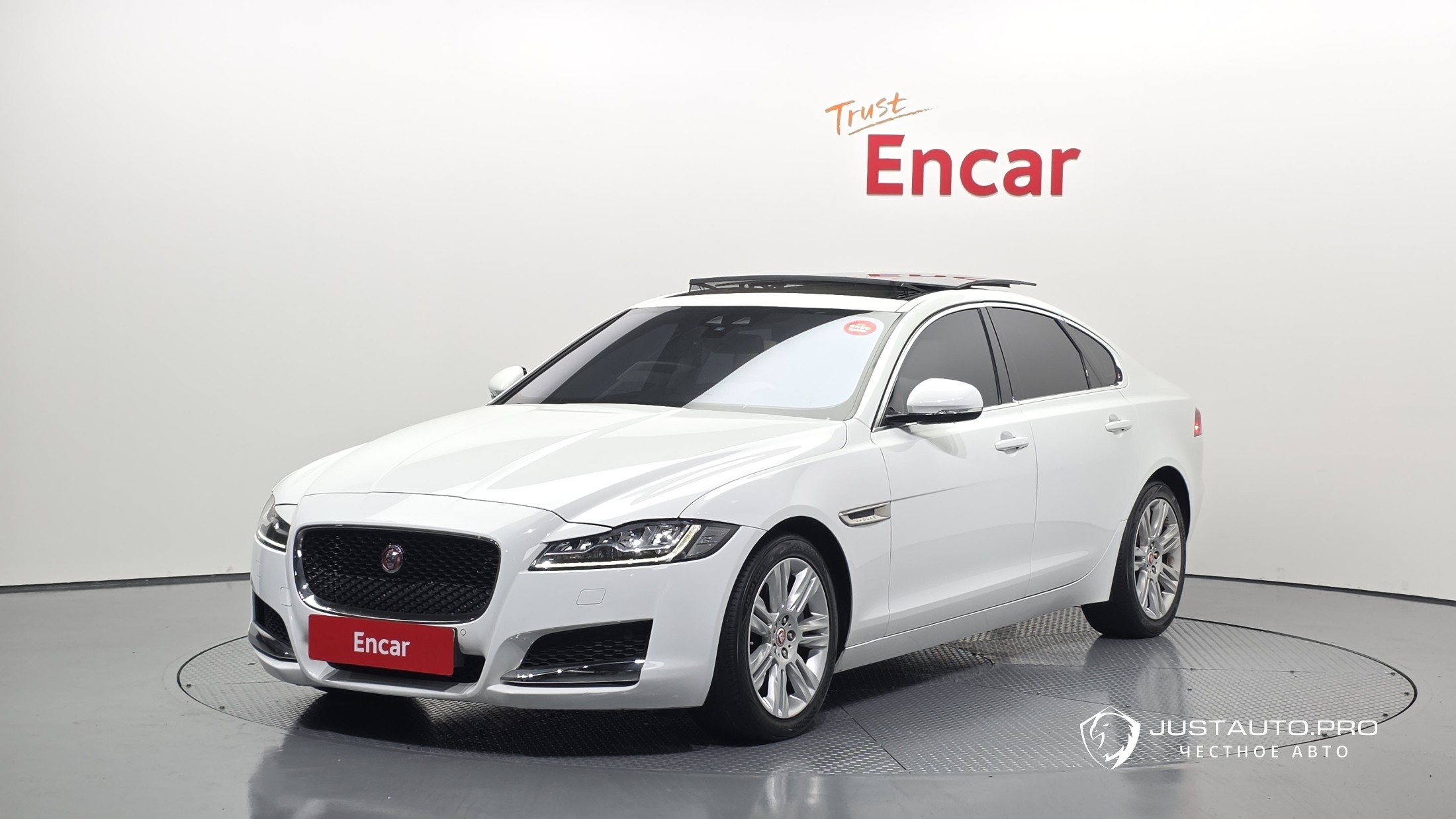 Автомобиль Jaguar XF