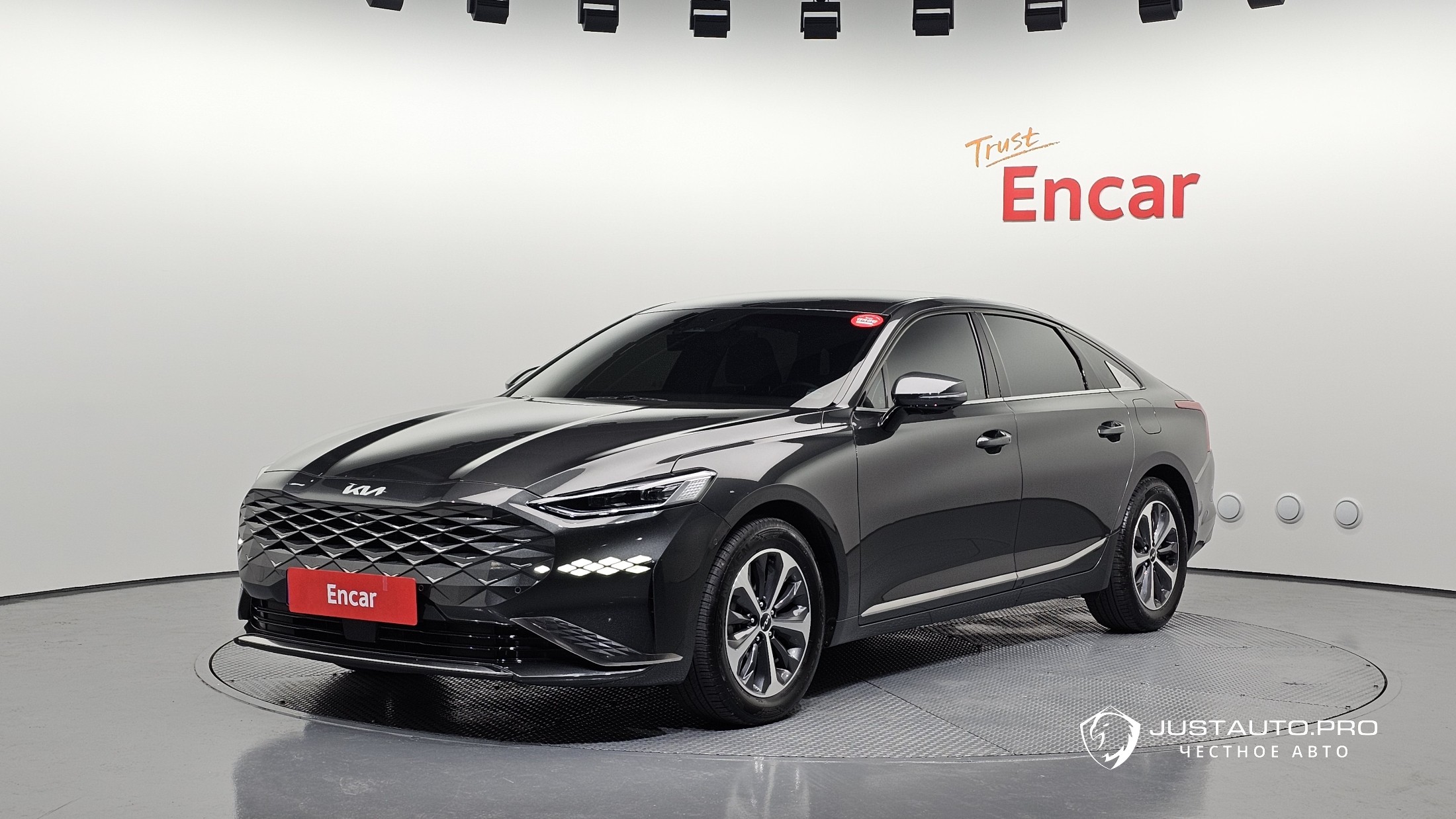 Автомобиль Kia K8