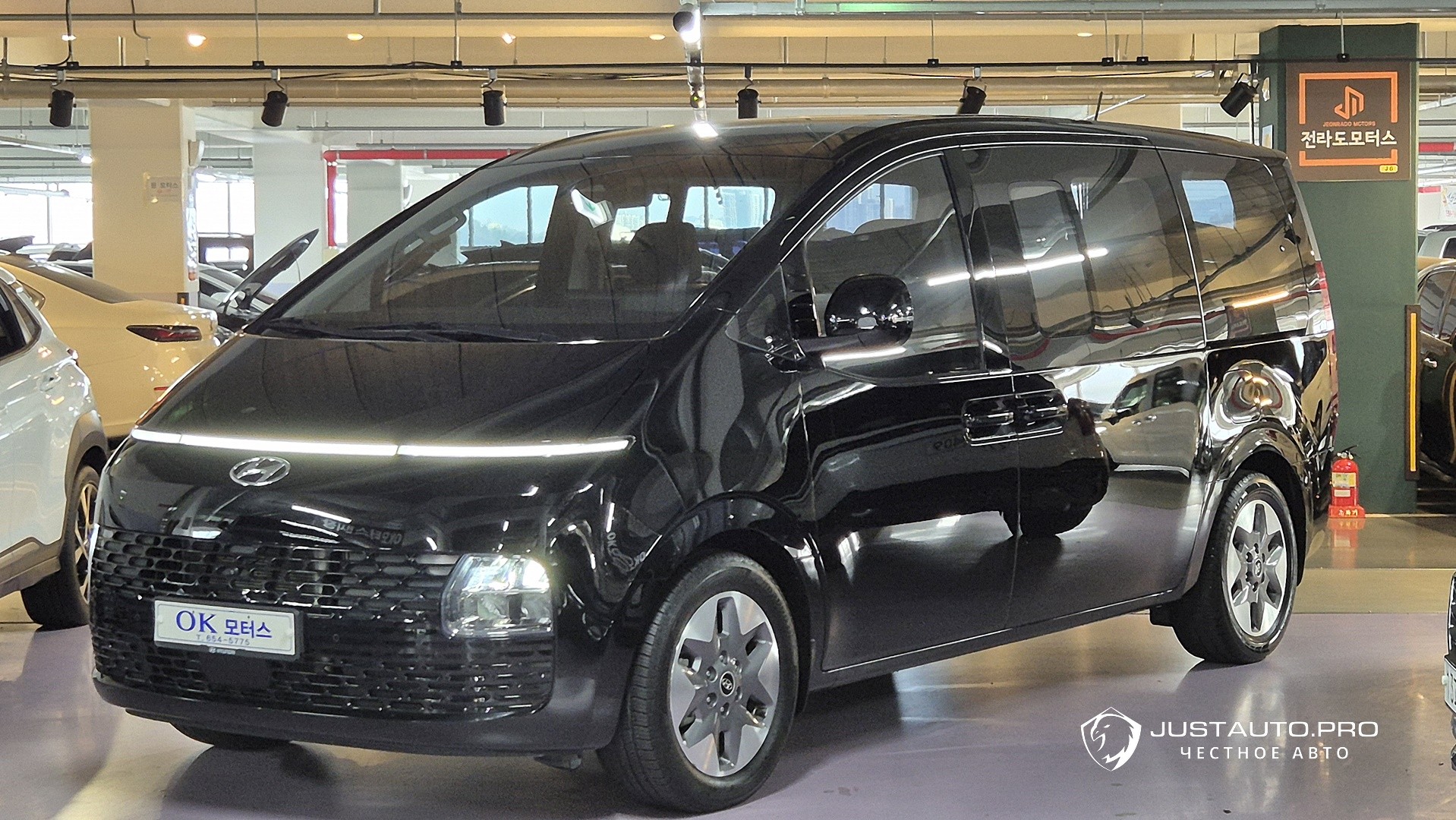 Автомобиль Hyundai Staria