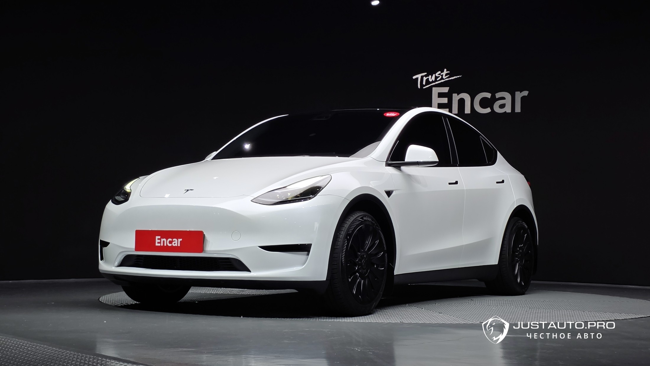 Автомобиль Tesla Model Y