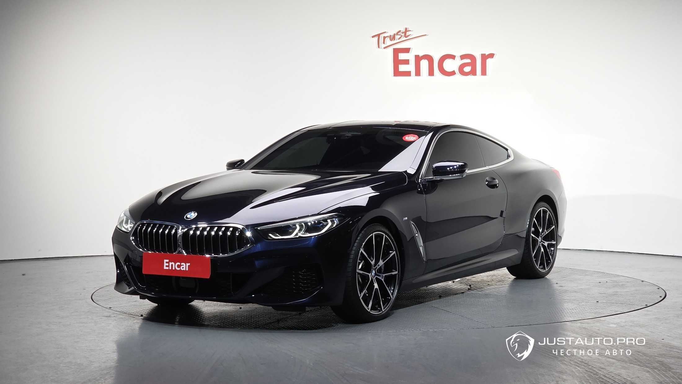 Автомобиль BMW 8-Series