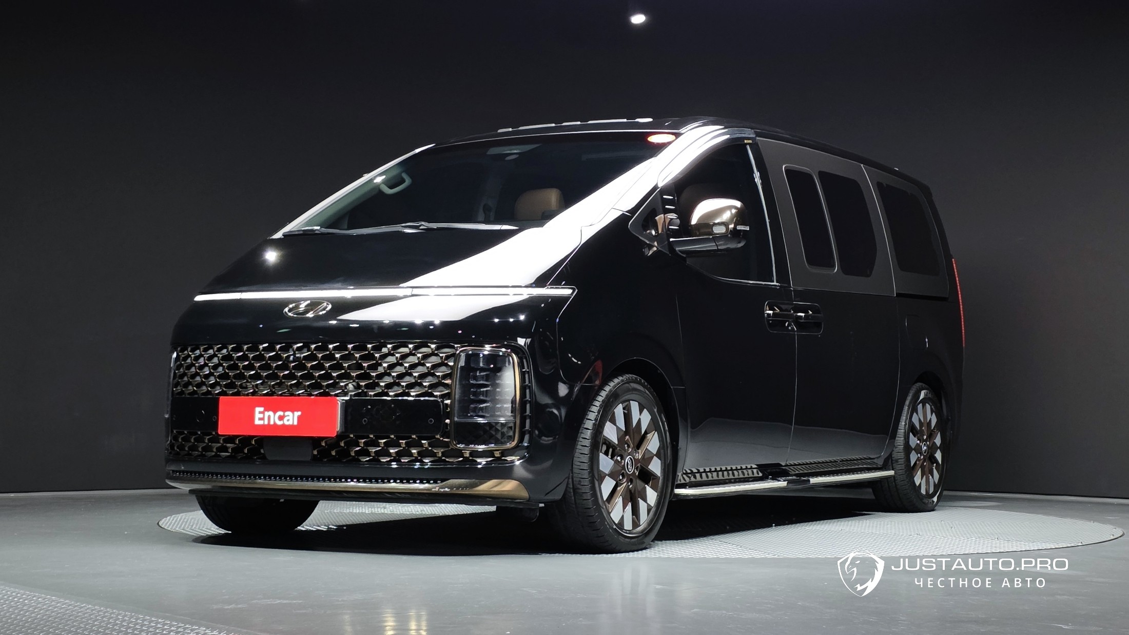 Автомобиль Hyundai Staria