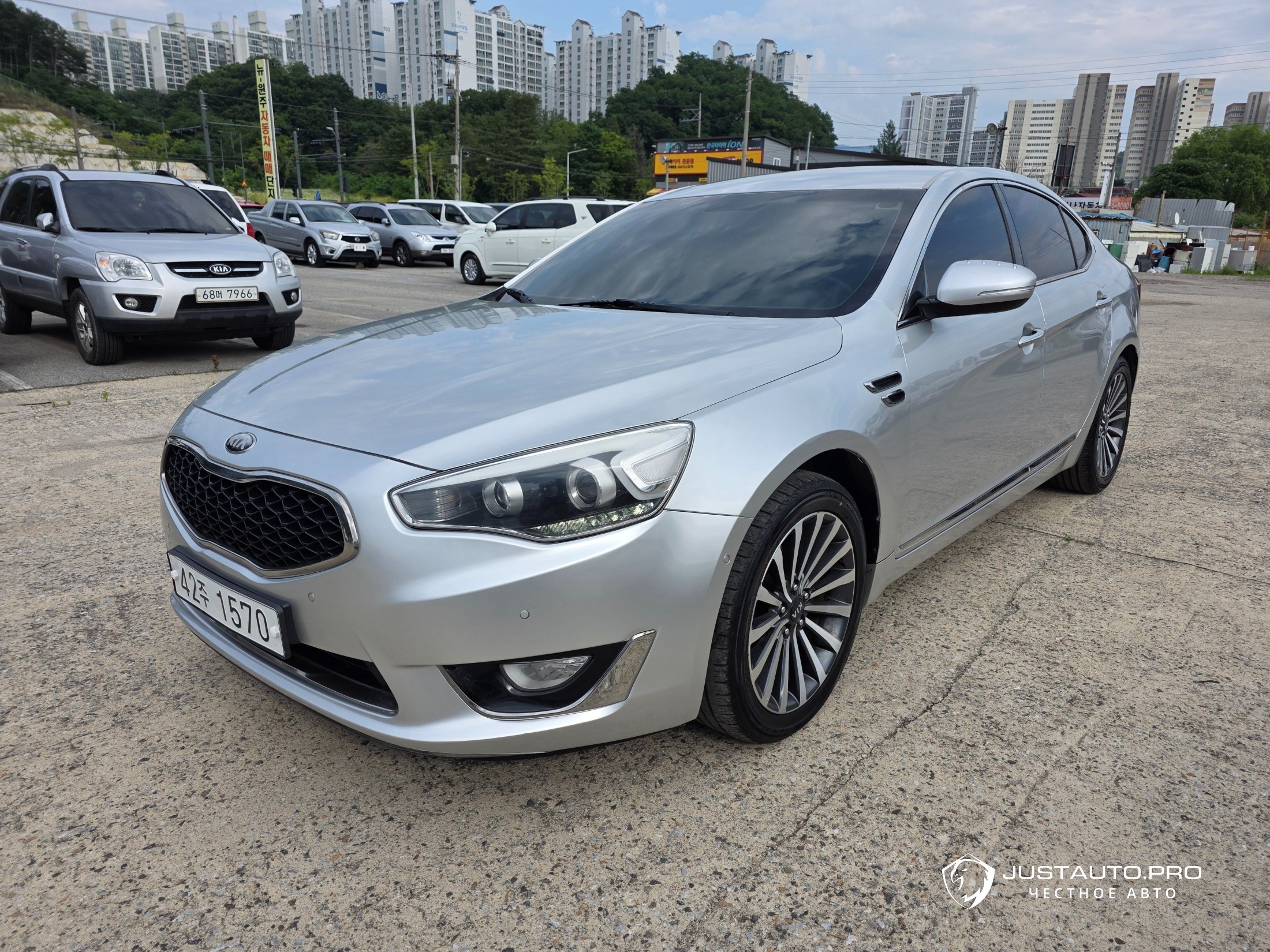 Автомобиль Kia K7
