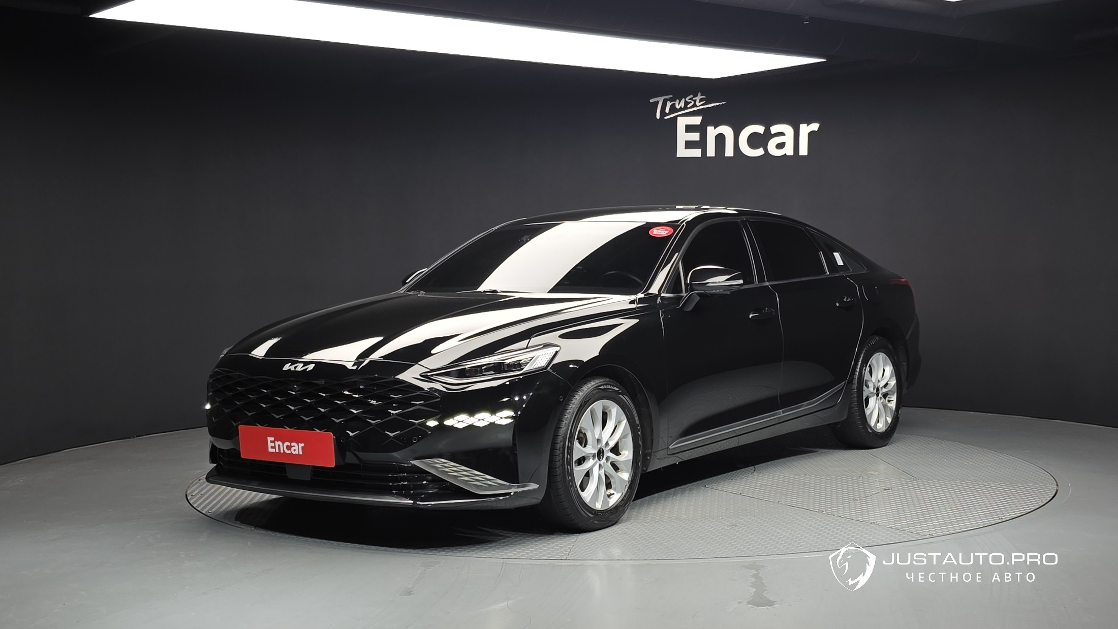 Автомобиль Kia K8