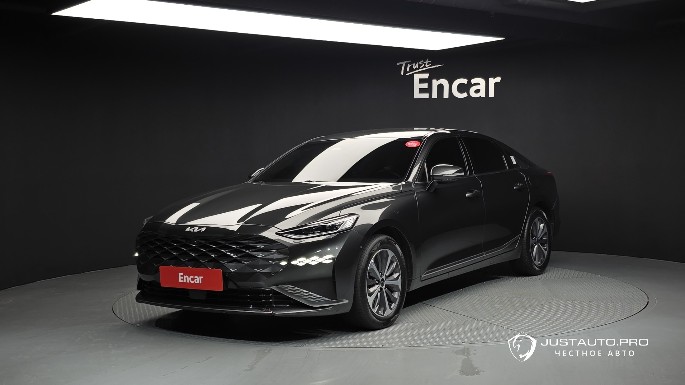 Автомобиль Kia K8