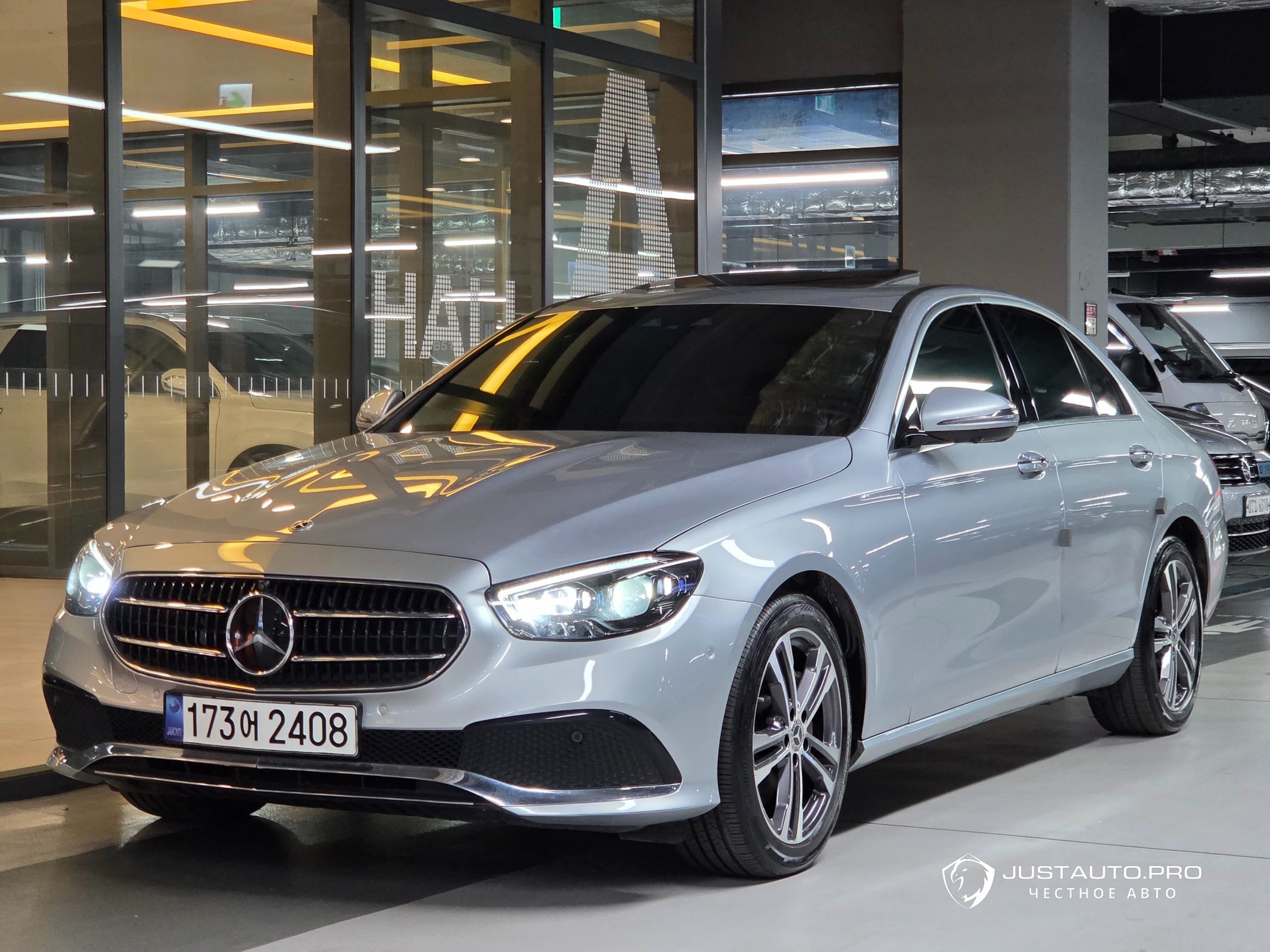 Автомобиль Mercedes-Benz E-Class