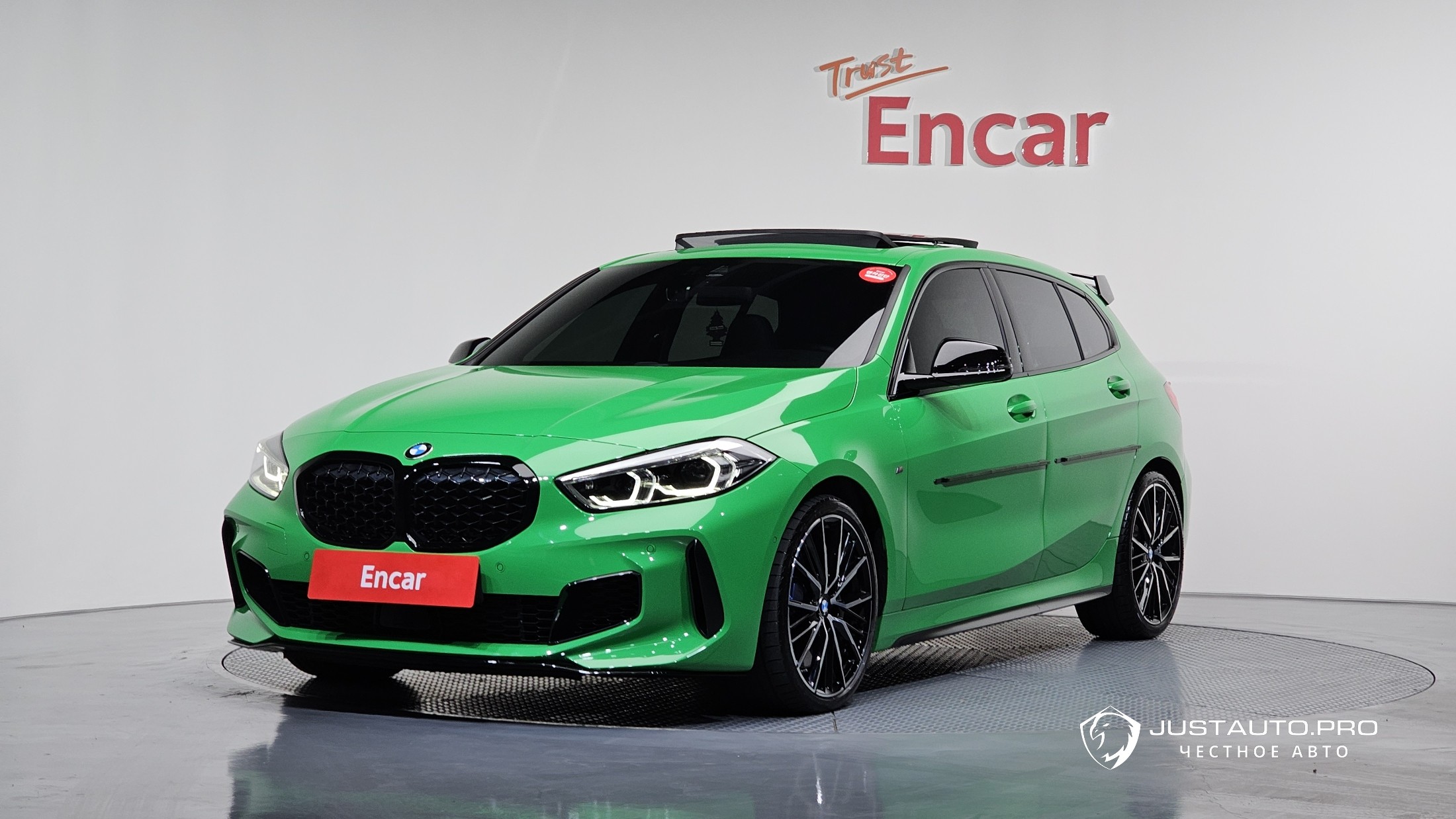 Автомобиль BMW 1-Series