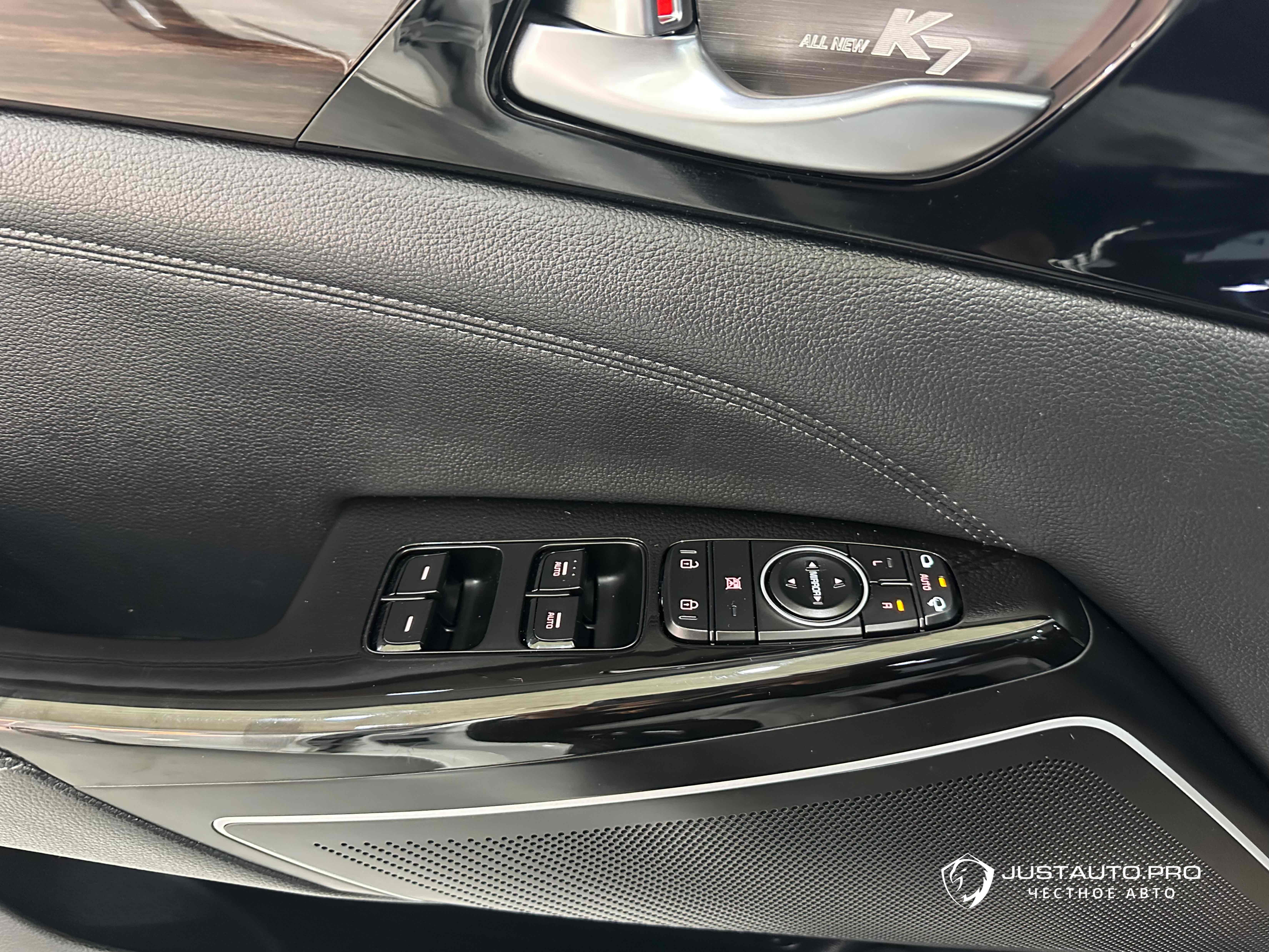 Автомобиль Kia K7