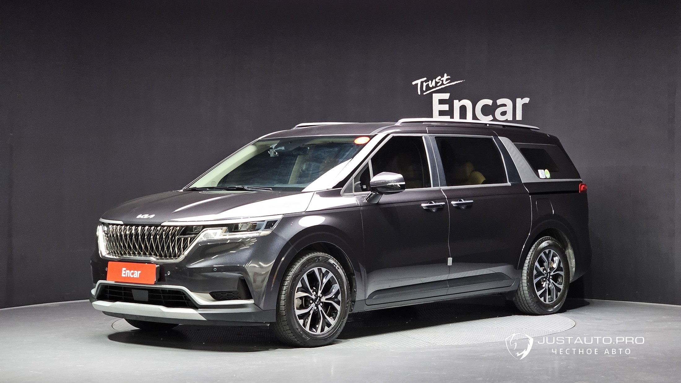 Автомобиль Kia Canival