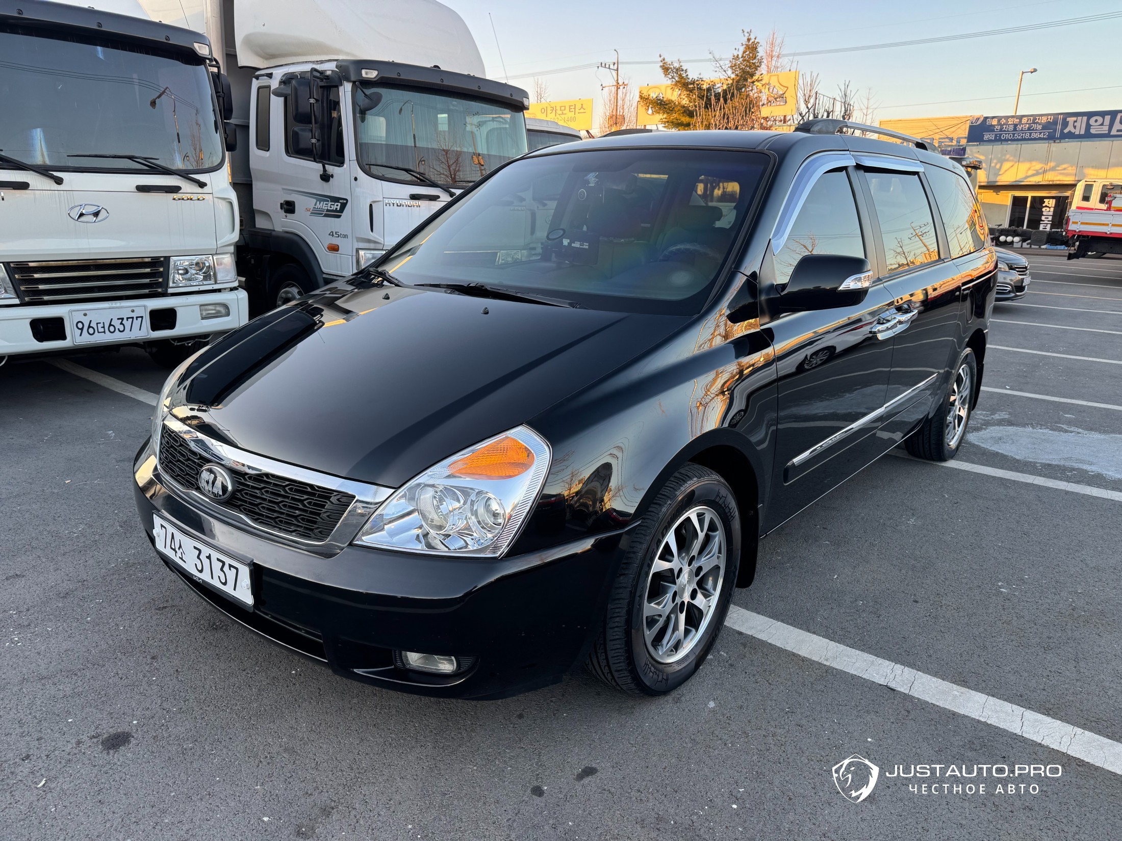 Автомобиль Kia Canival