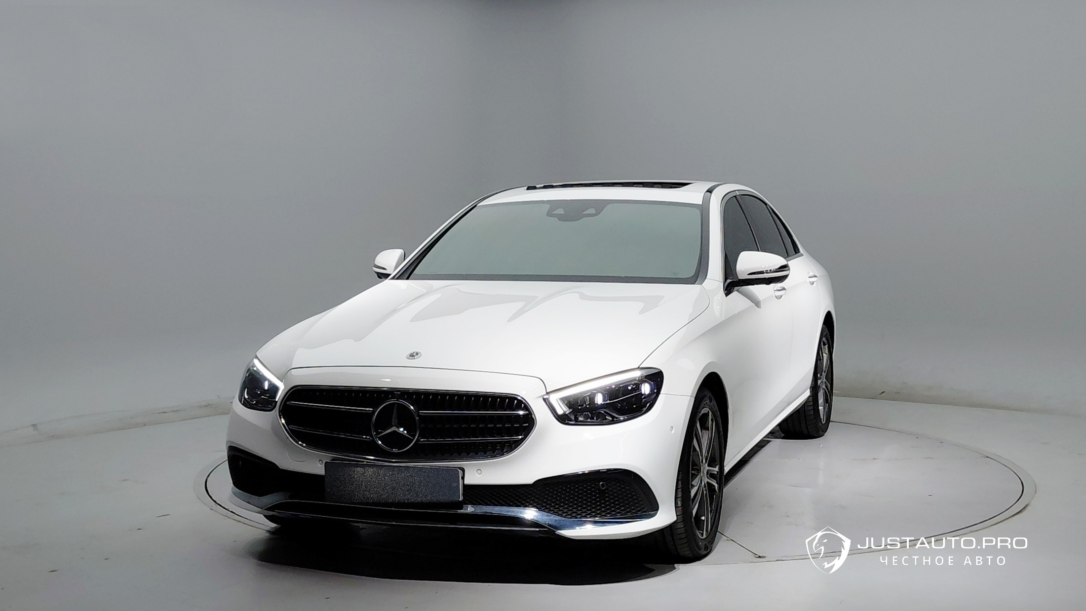 Автомобиль Mercedes-Benz E-Class