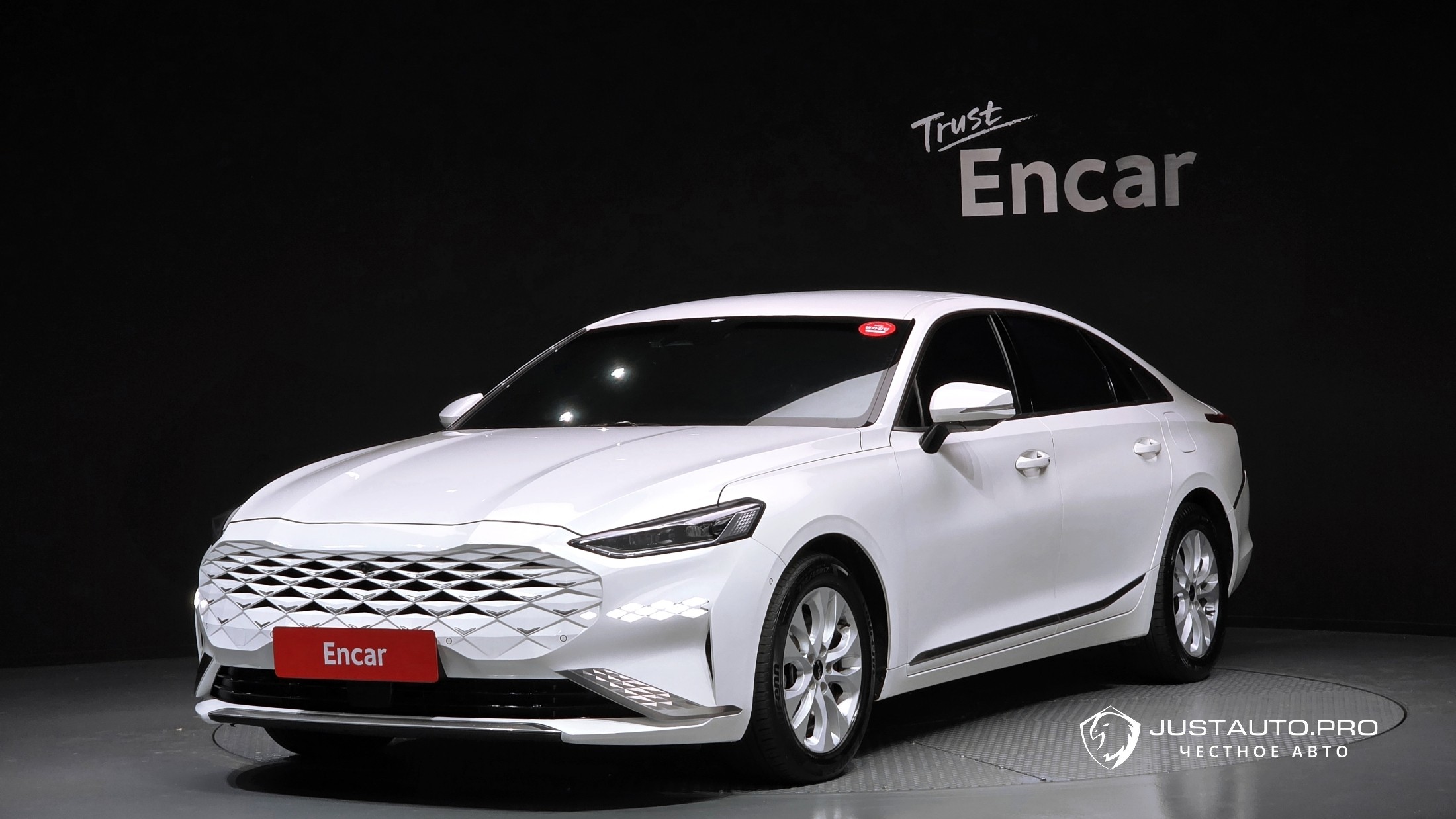 Автомобиль Kia K8