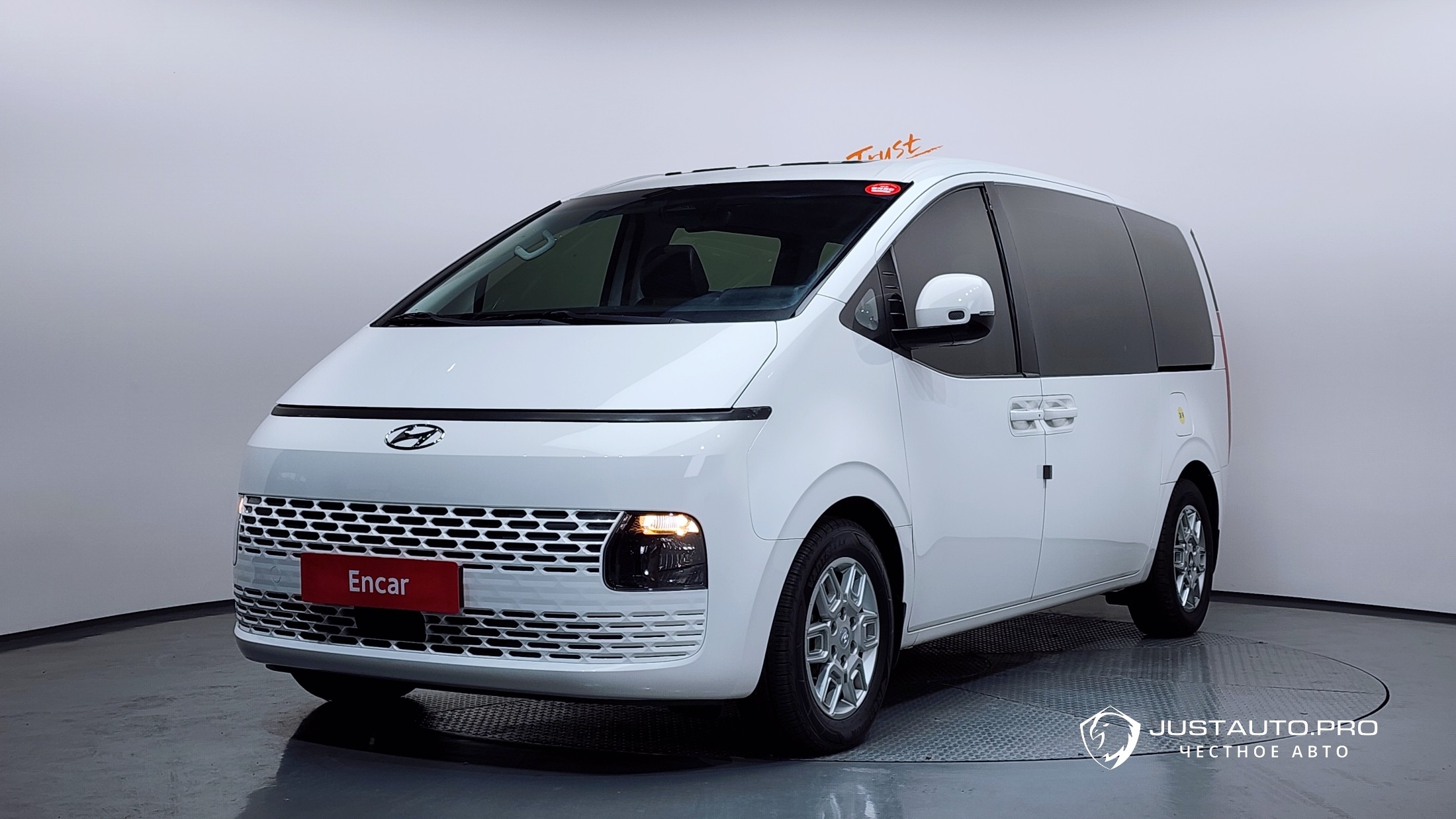 Автомобиль Hyundai Staria