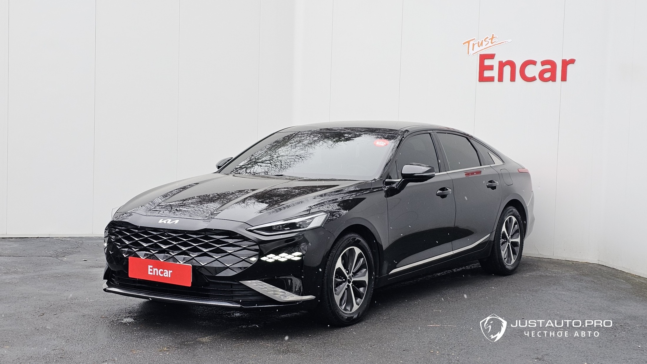 Автомобиль Kia K8