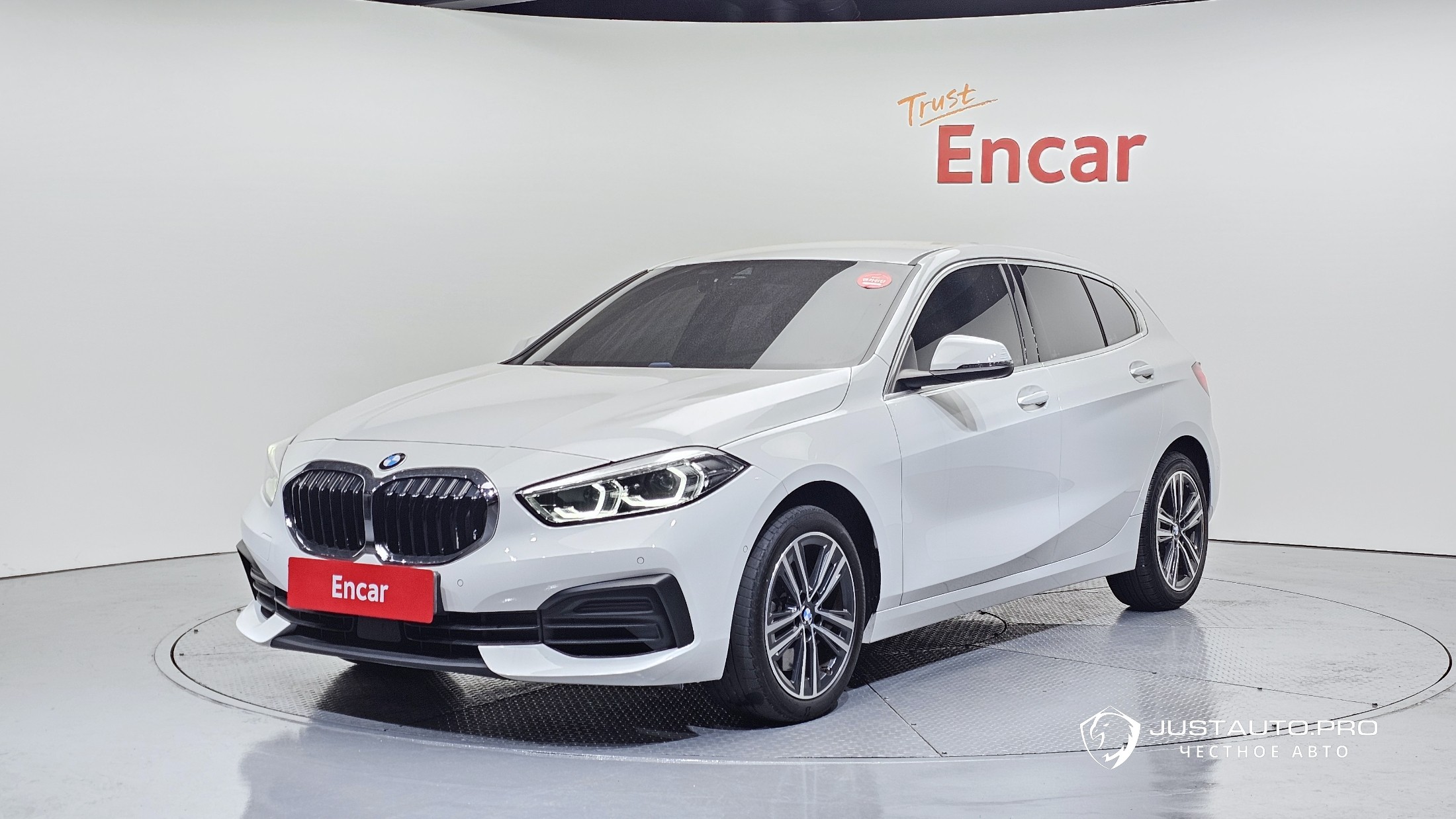 Автомобиль BMW 1-Series