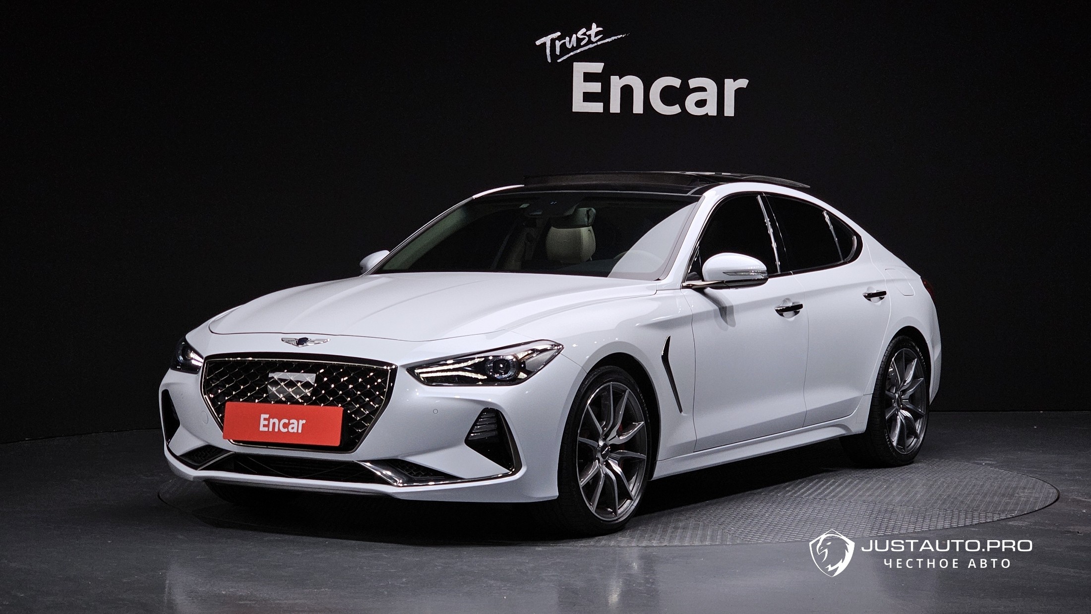 Автомобиль Genesis G70