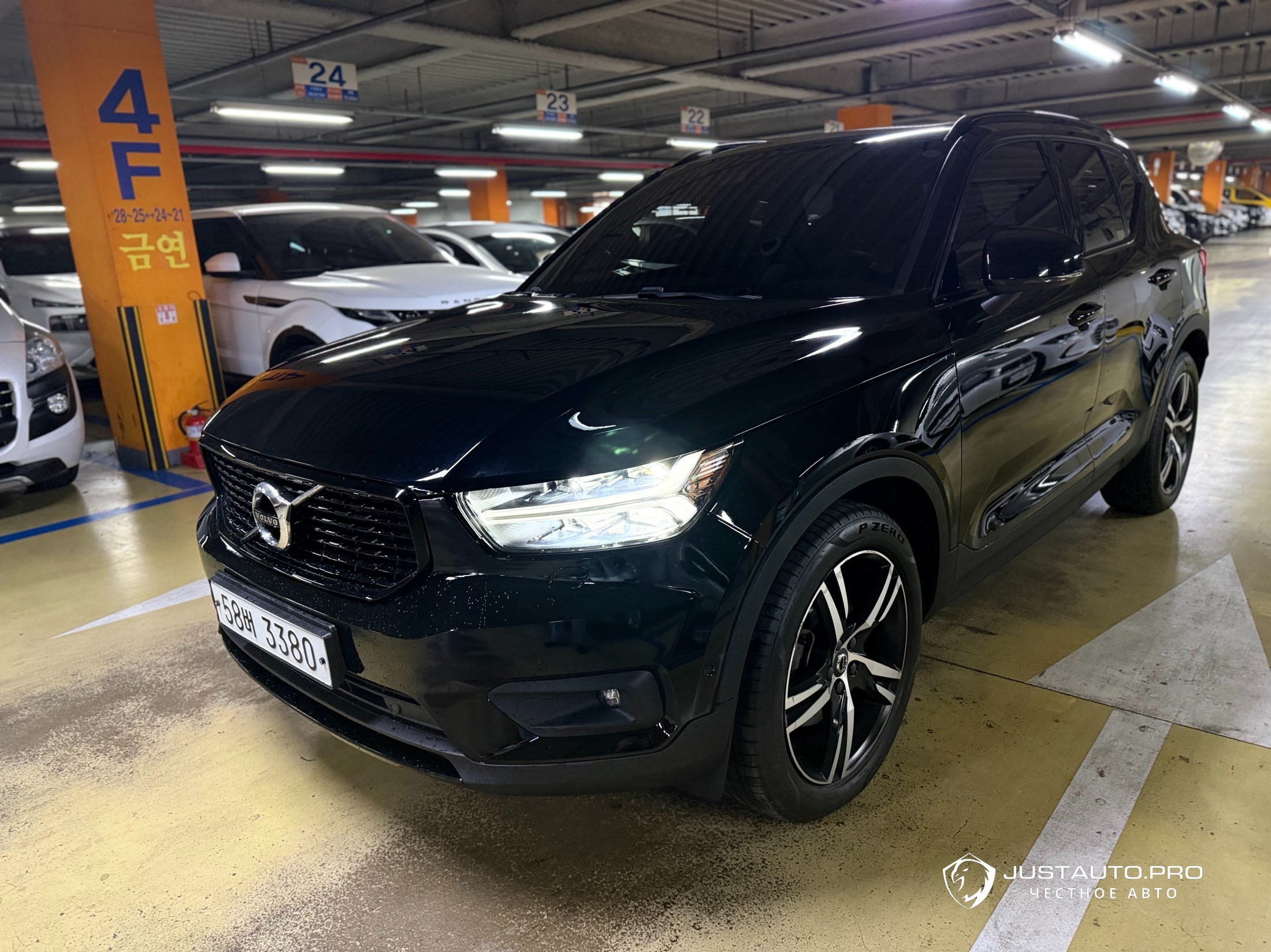 Автомобиль Volvo XC40