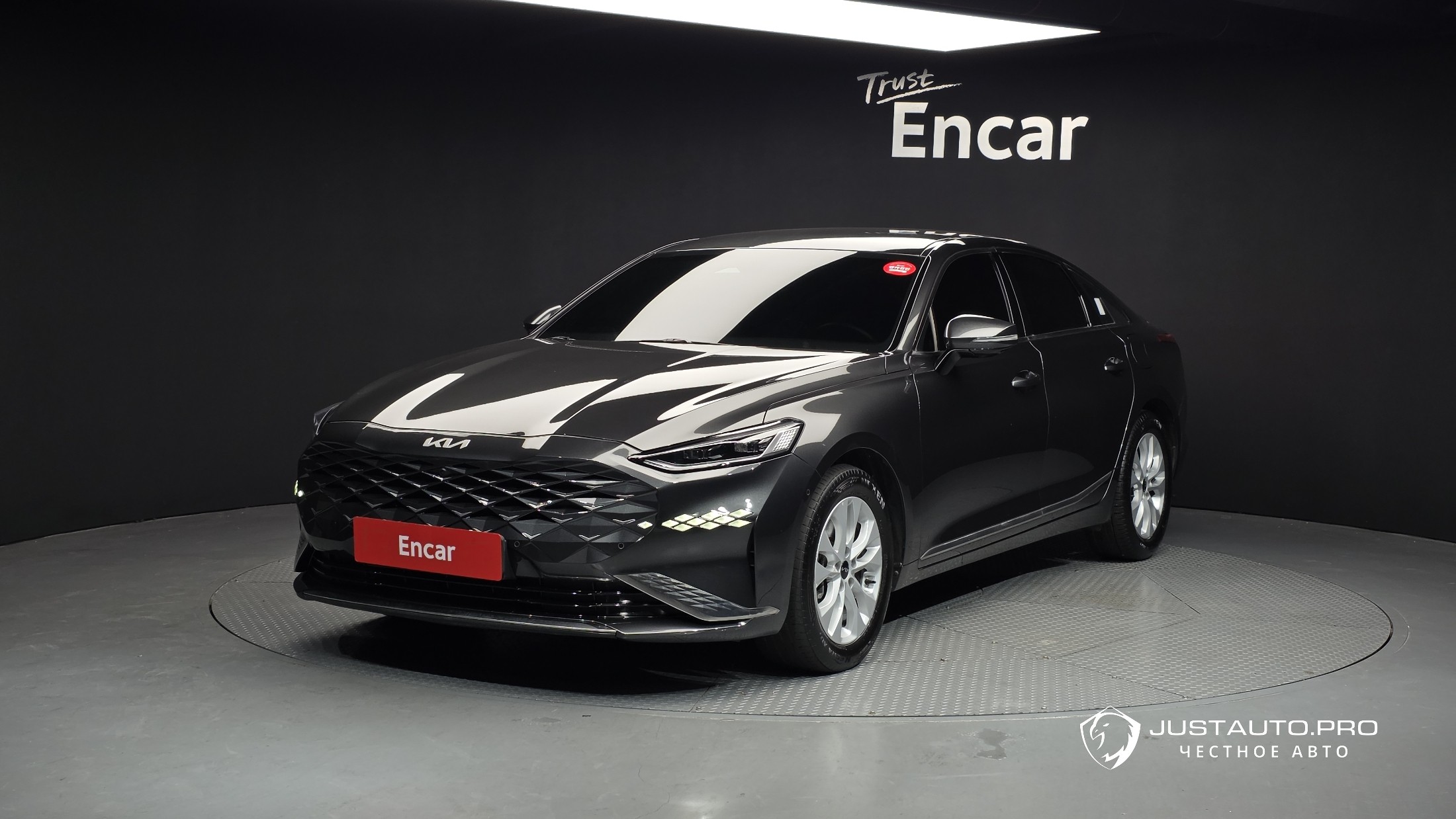 Автомобиль Kia K8