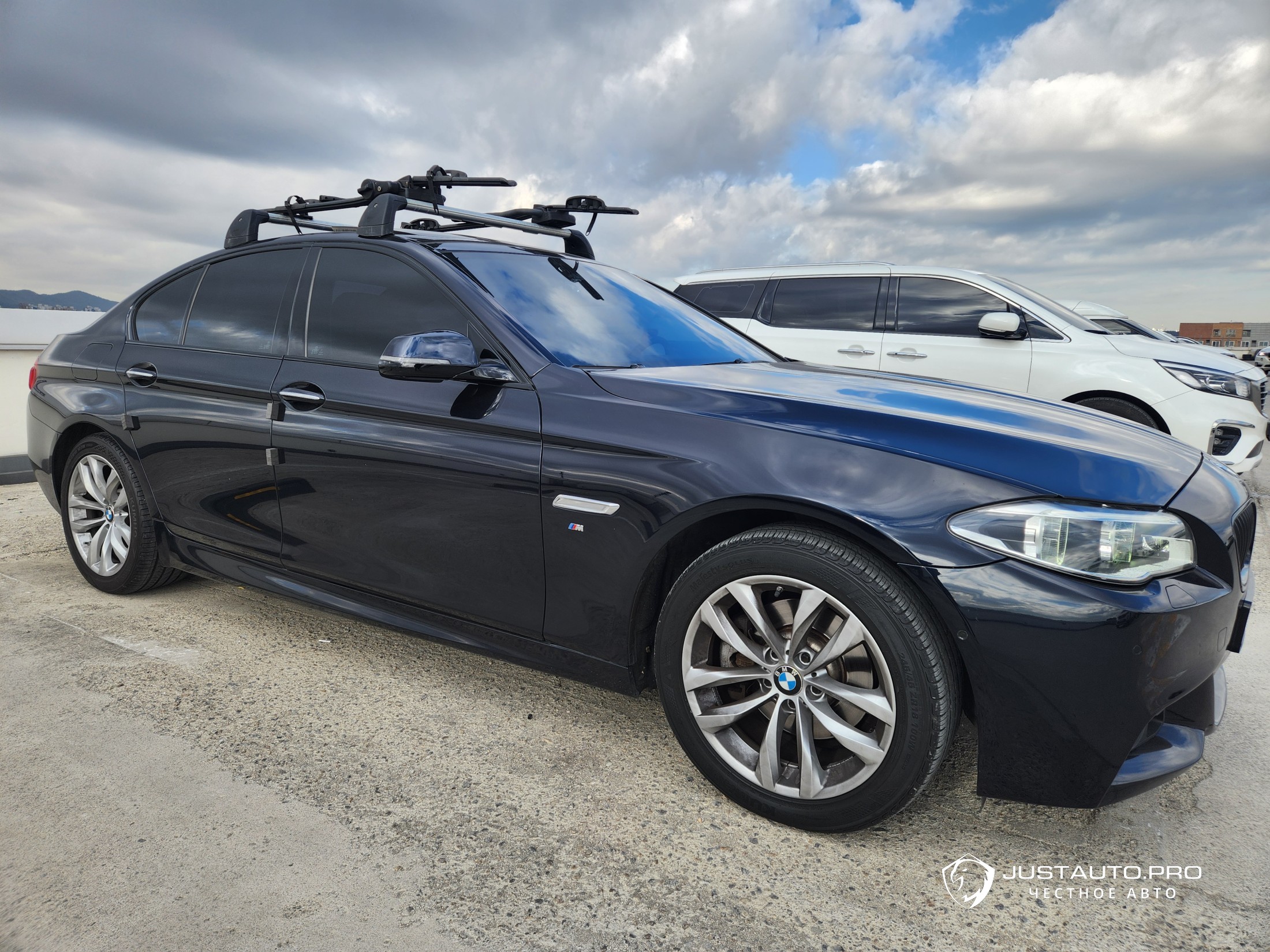Автомобиль BMW 5-Series