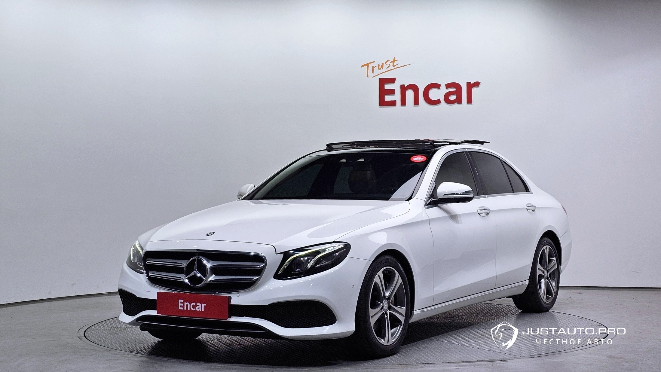 Автомобиль Mercedes-Benz E-Class