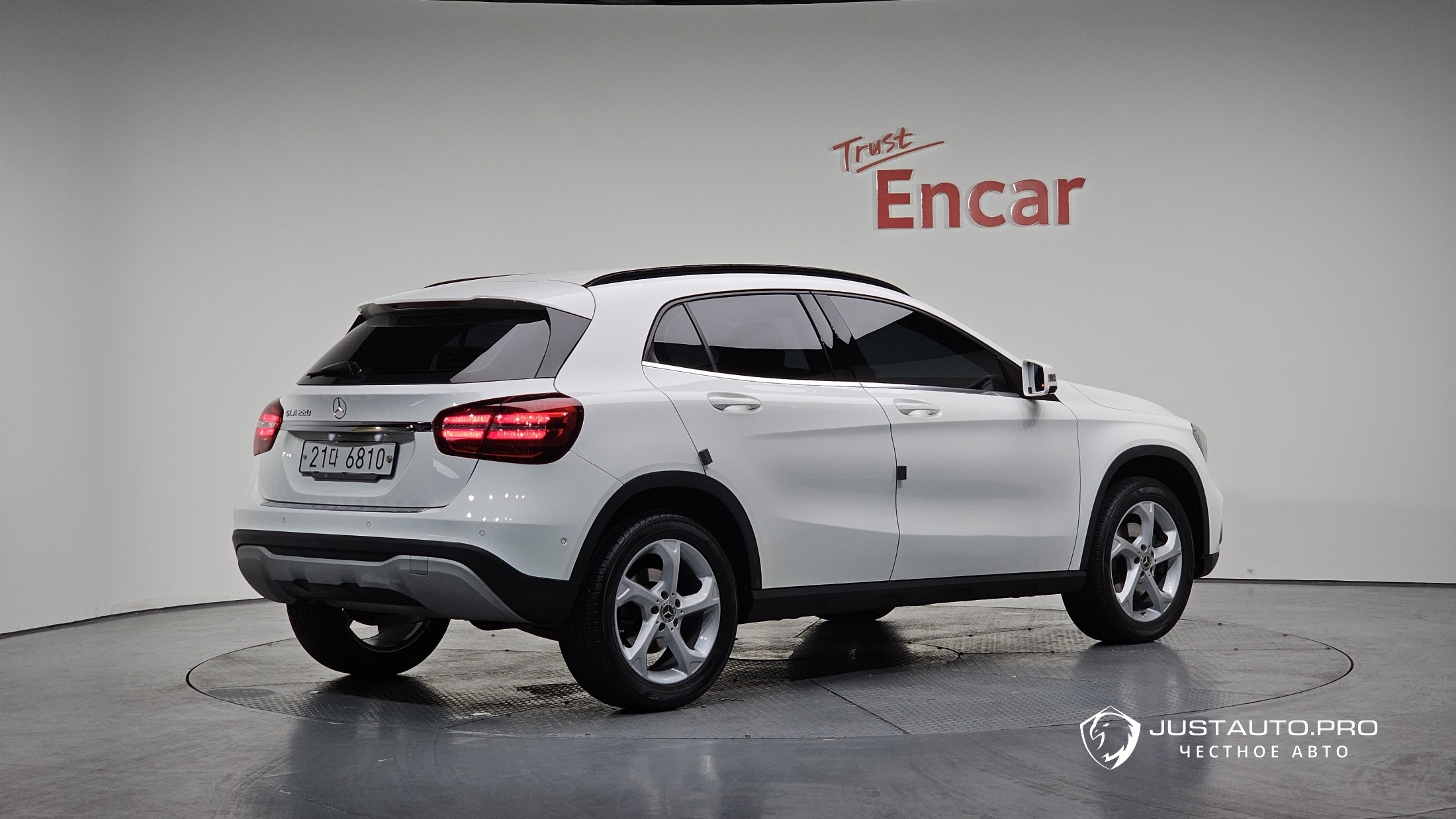 Автомобиль Mercedes-Benz GLA-Class