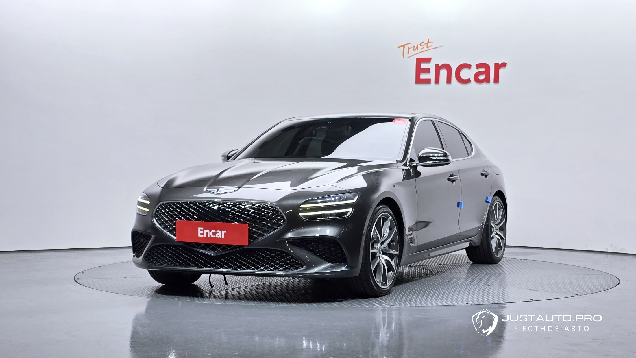 Автомобиль Genesis G70