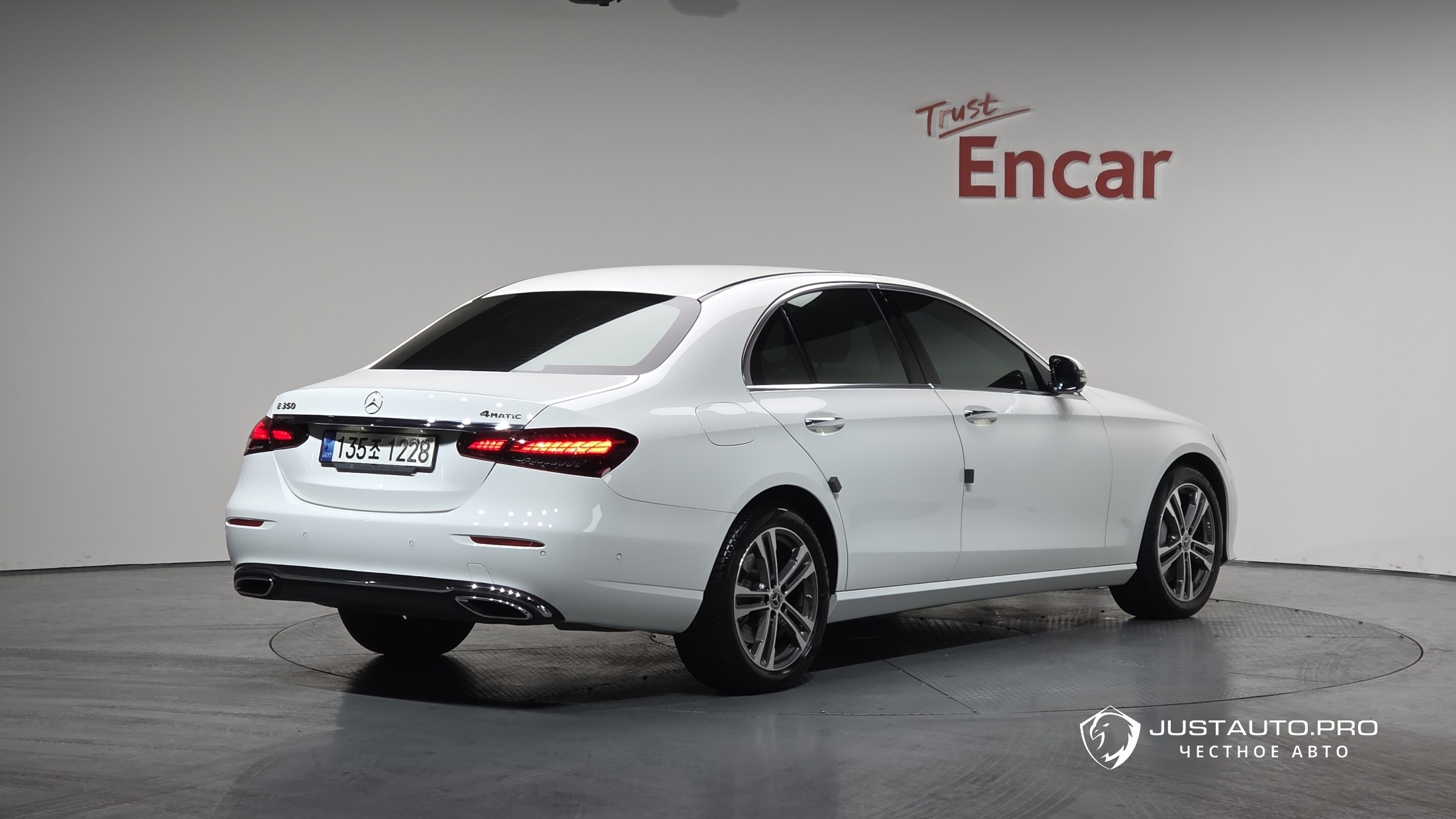 Автомобиль Mercedes-Benz E-Class