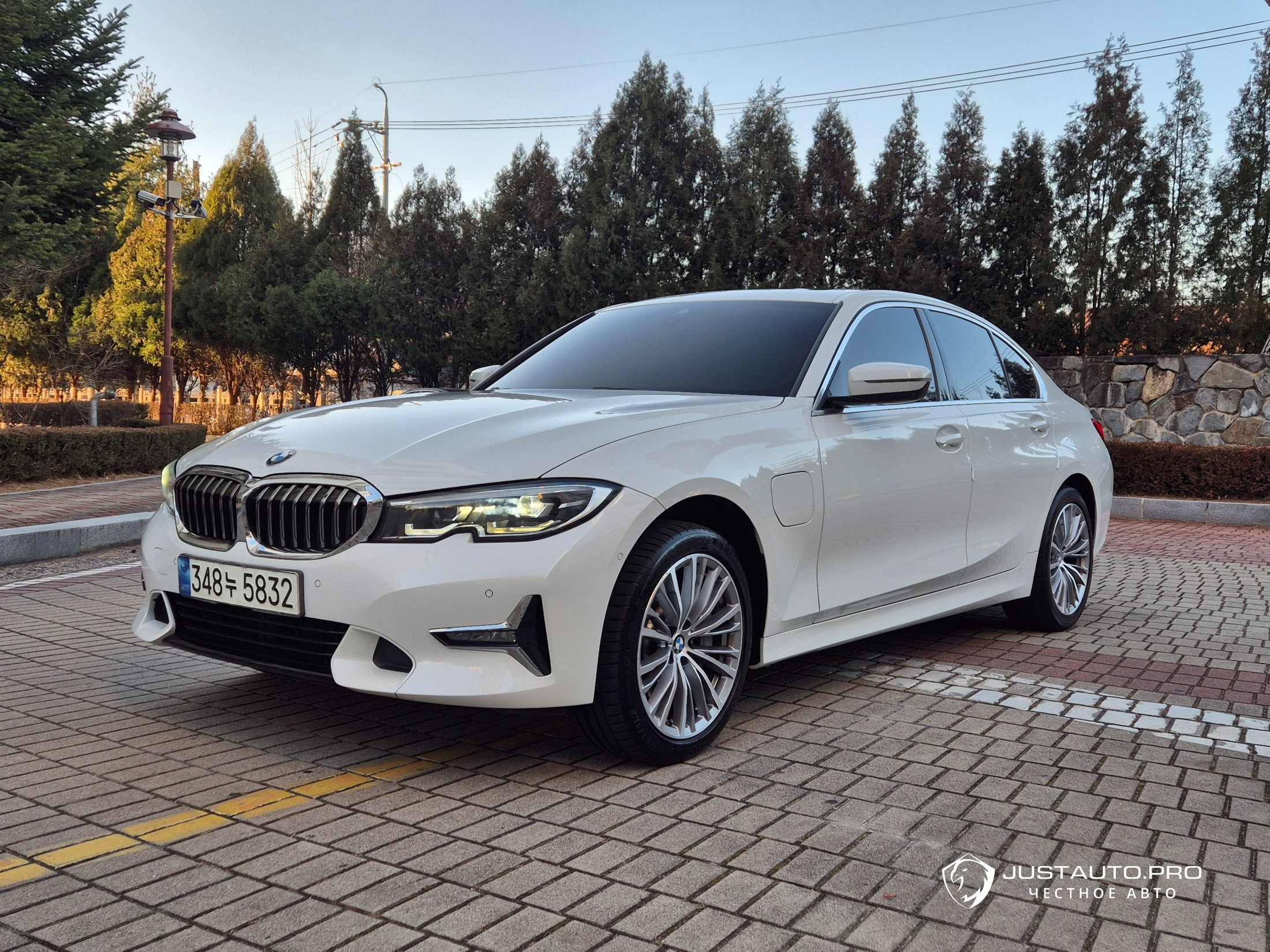 Автомобиль BMW 3-Series