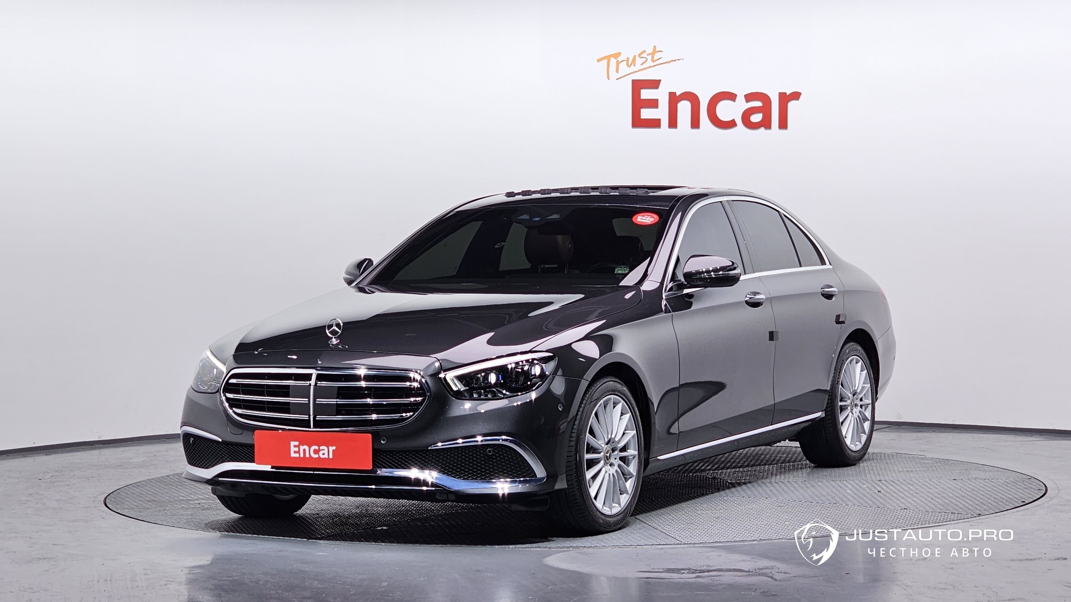 Автомобиль Mercedes-Benz E-Class